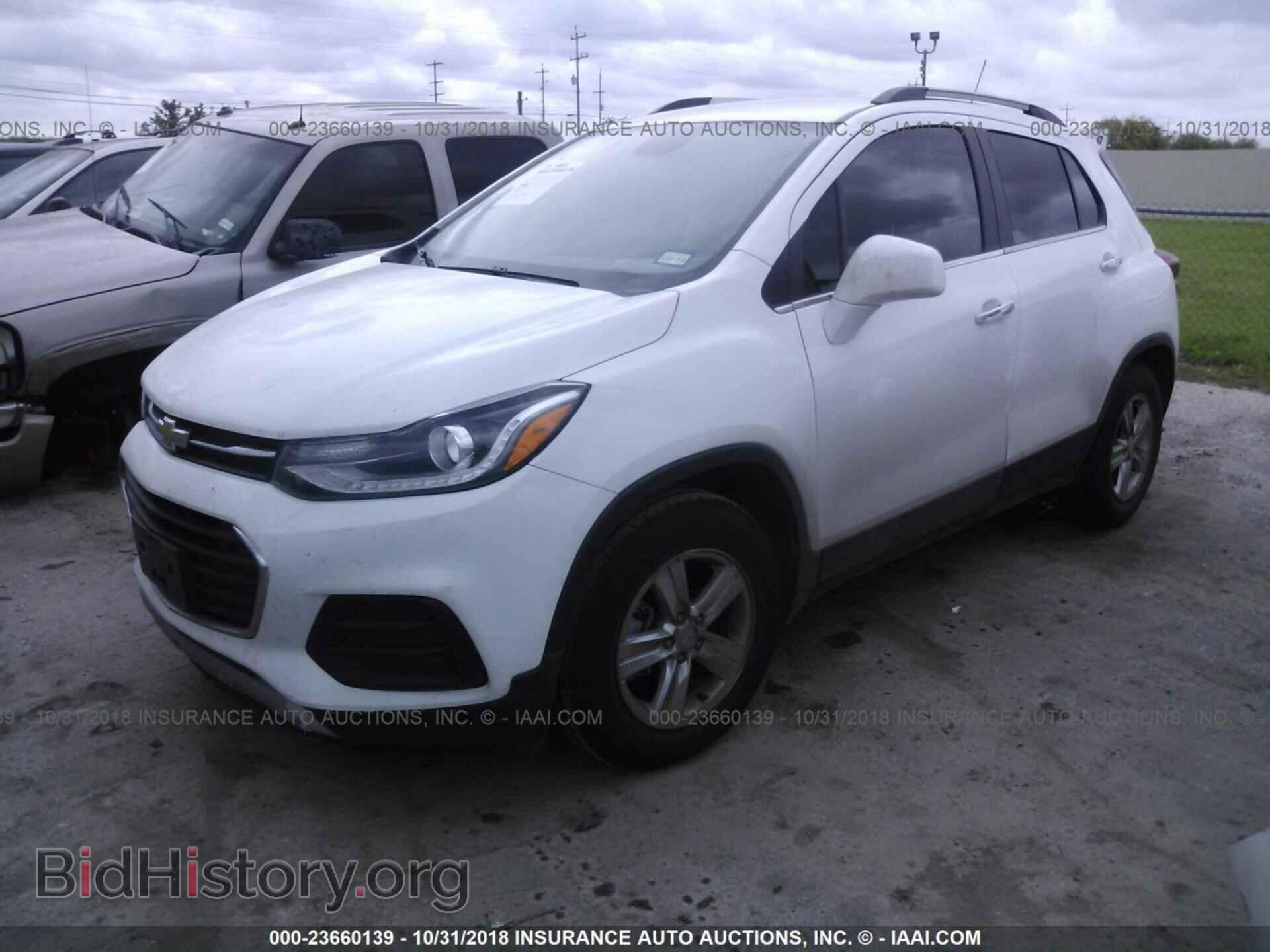 2018 CHEVROLET TRAX - VIN: 3GNCJLSB9JL299638 - Фото 2