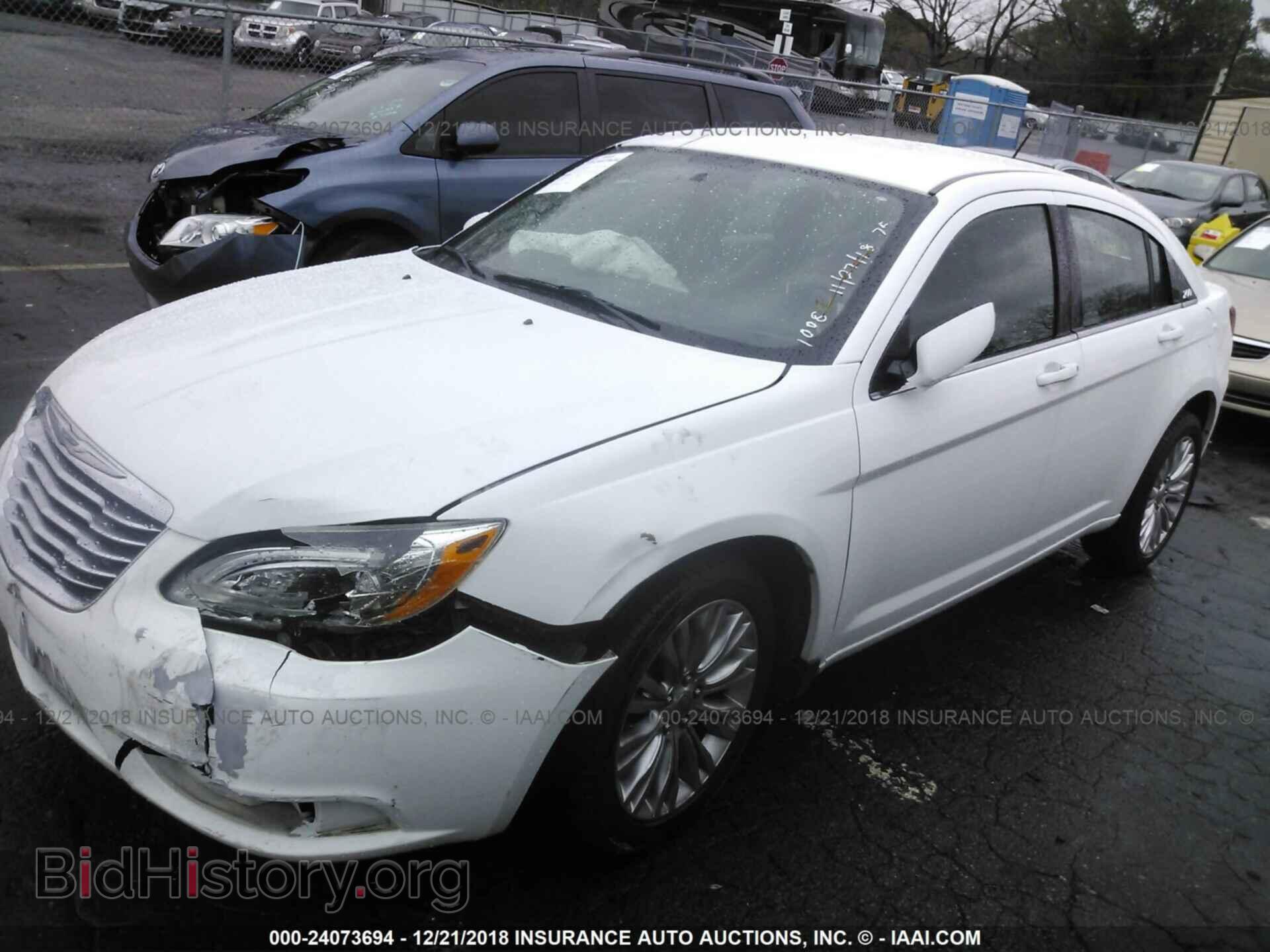 2013 CHRYSLER 200 - VIN: 1C3CCBAB8DN671008 - Фото 2