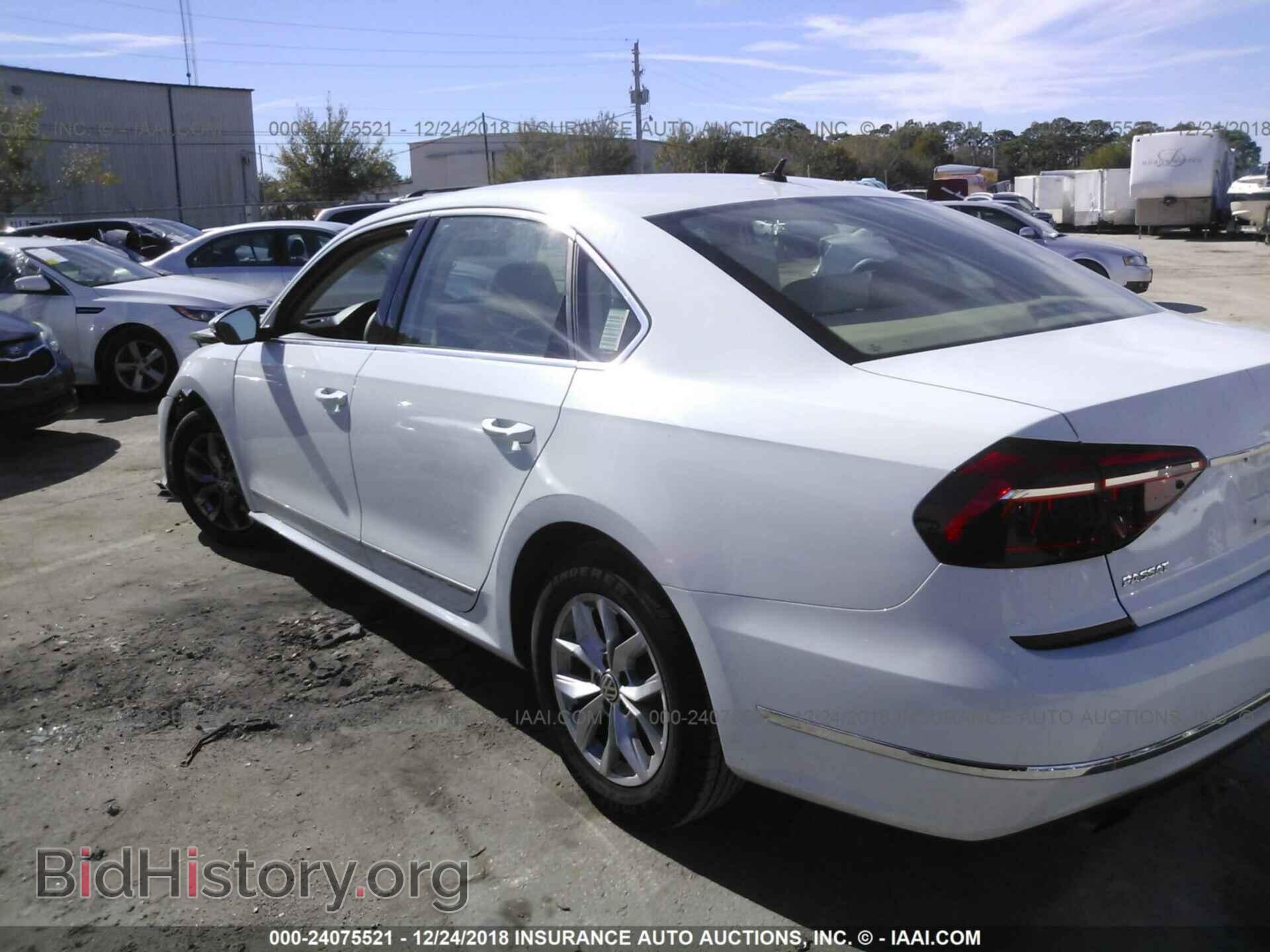 2017 VOLKSWAGEN PASSAT - VIN: 1VWAT7A37HC070065 - Фото 3