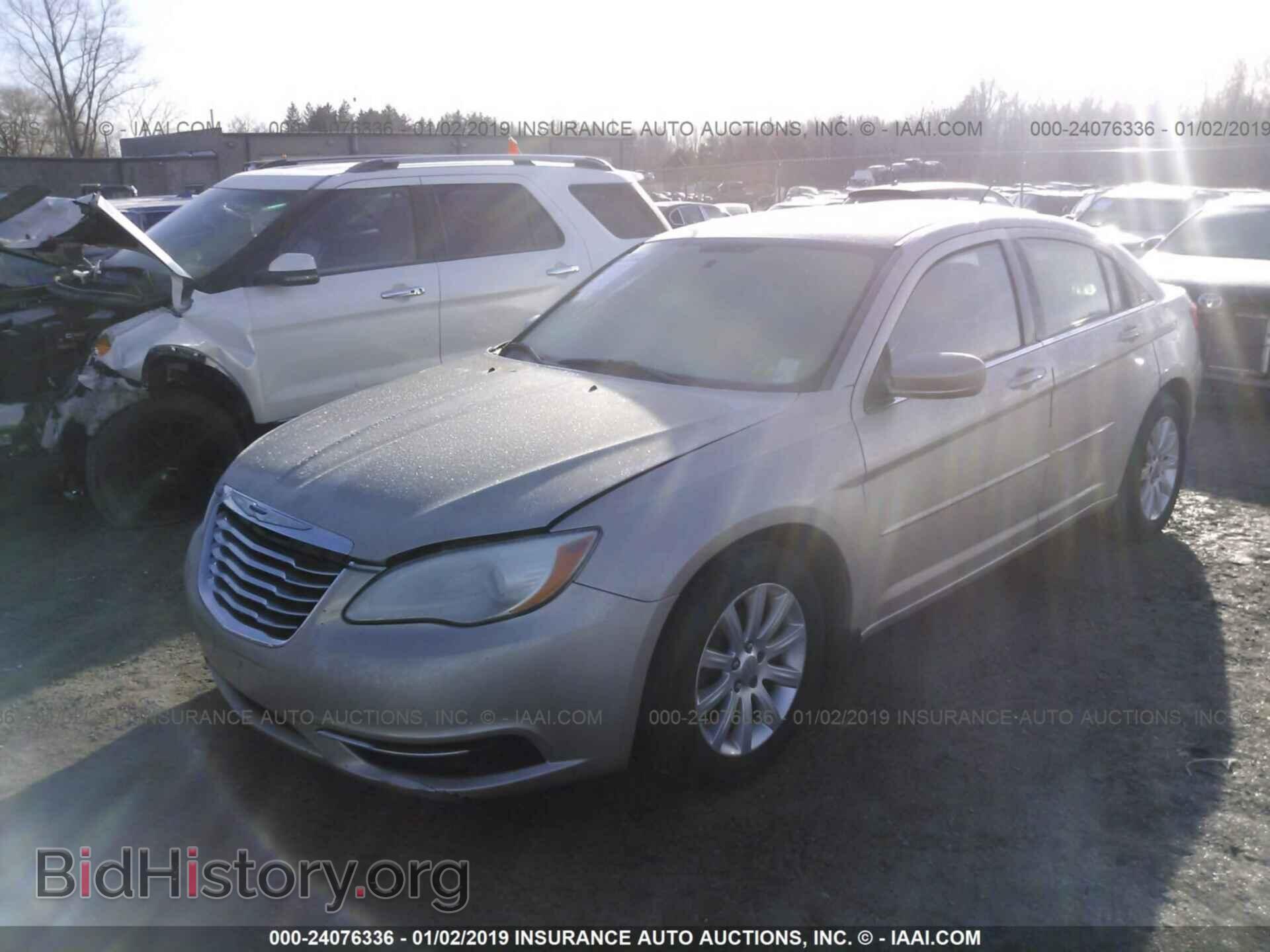 2013 CHRYSLER 200 - VIN: 1C3CCBBB8DN678832 - Фото 2