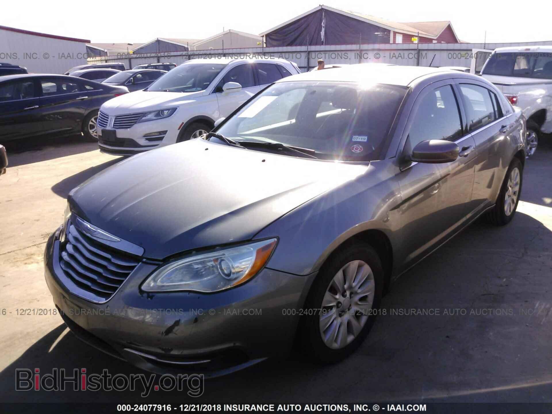 2012 CHRYSLER 200 - VIN: 1C3CCBAB6CN273777 - Фото 2