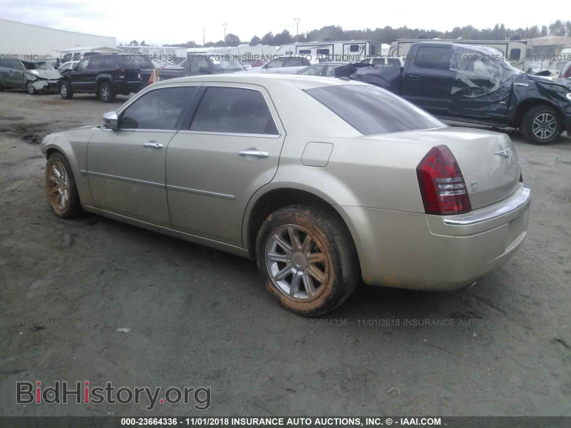 2006 CHRYSLER 300C - VIN: 2C3KA63H86H534575 - Фото 3