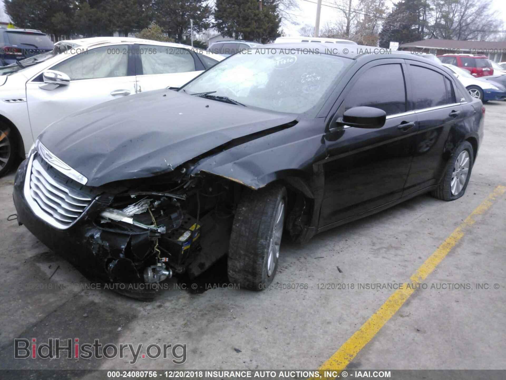 2013 Chrysler 200 - VIN: 1C3CCBBB0DN764541 - Фото 2