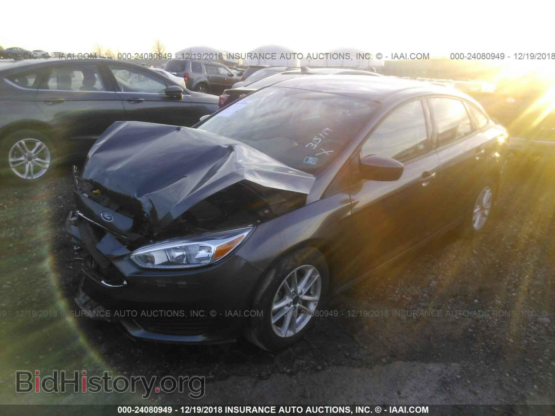 2018 Ford Focus - VIN: 1FADP3F22JL315119 - Фото 2