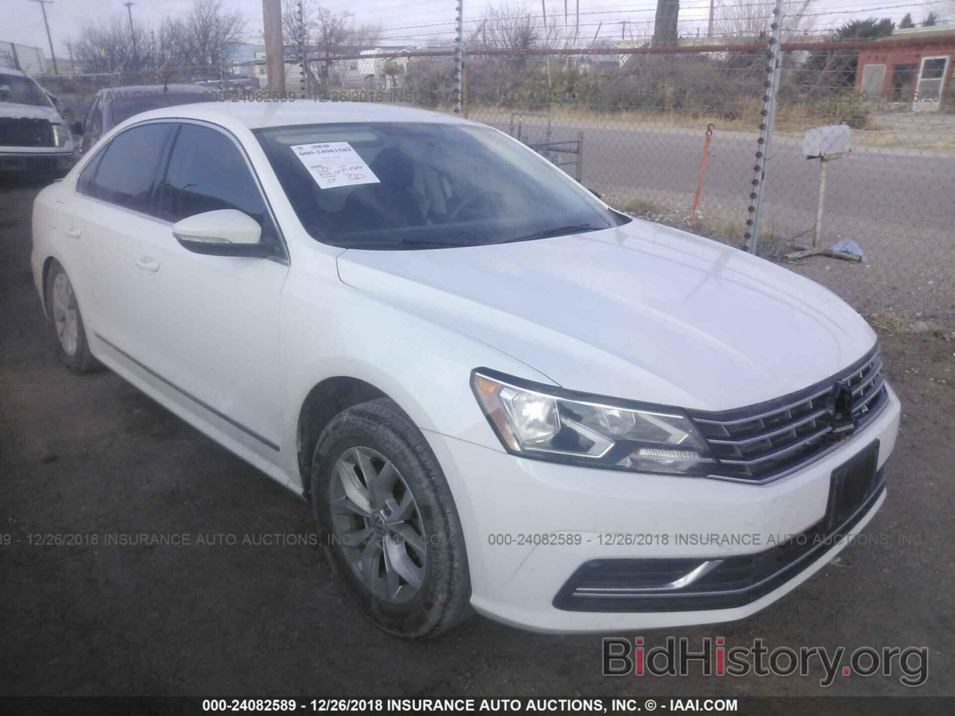 Photo 1VWAT7A3XHC052062 - VOLKSWAGEN PASSAT 2017