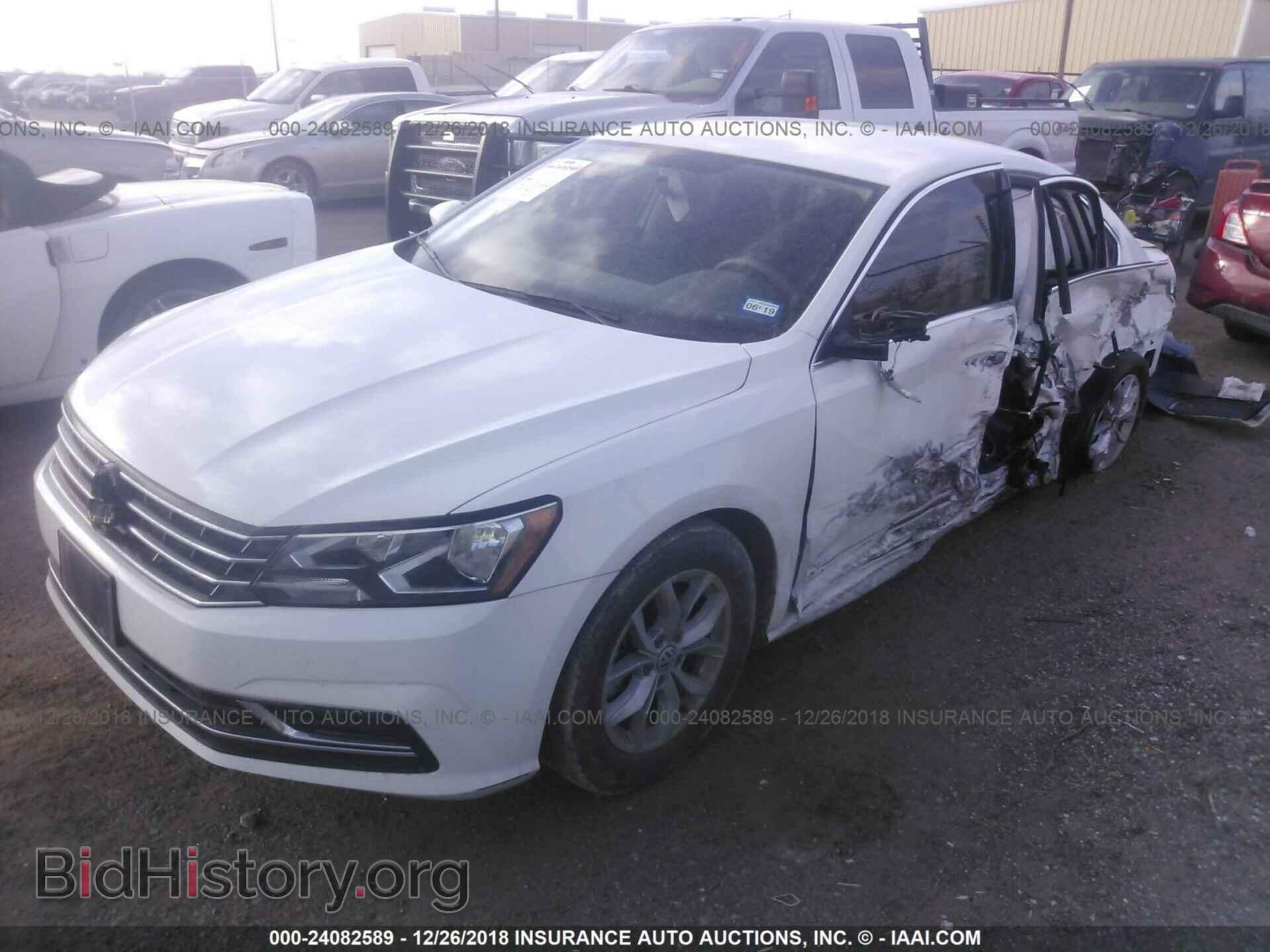 2017 VOLKSWAGEN PASSAT - VIN: 1VWAT7A3XHC052062 - Фото 2