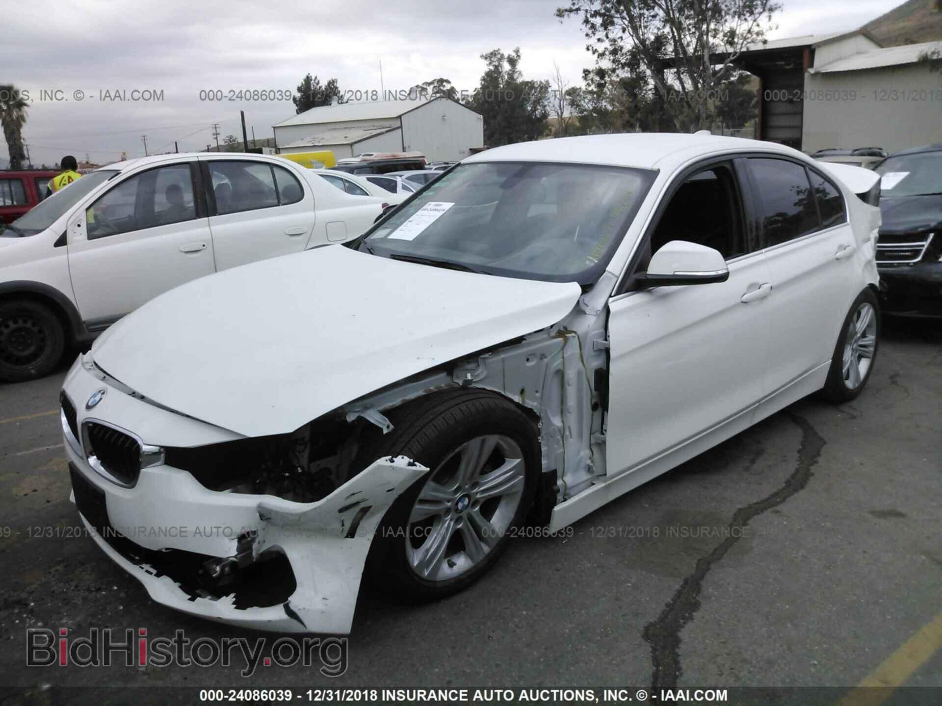 2018 BMW 330 - VIN: WBA8B9C55JEE81067 - Фото 2