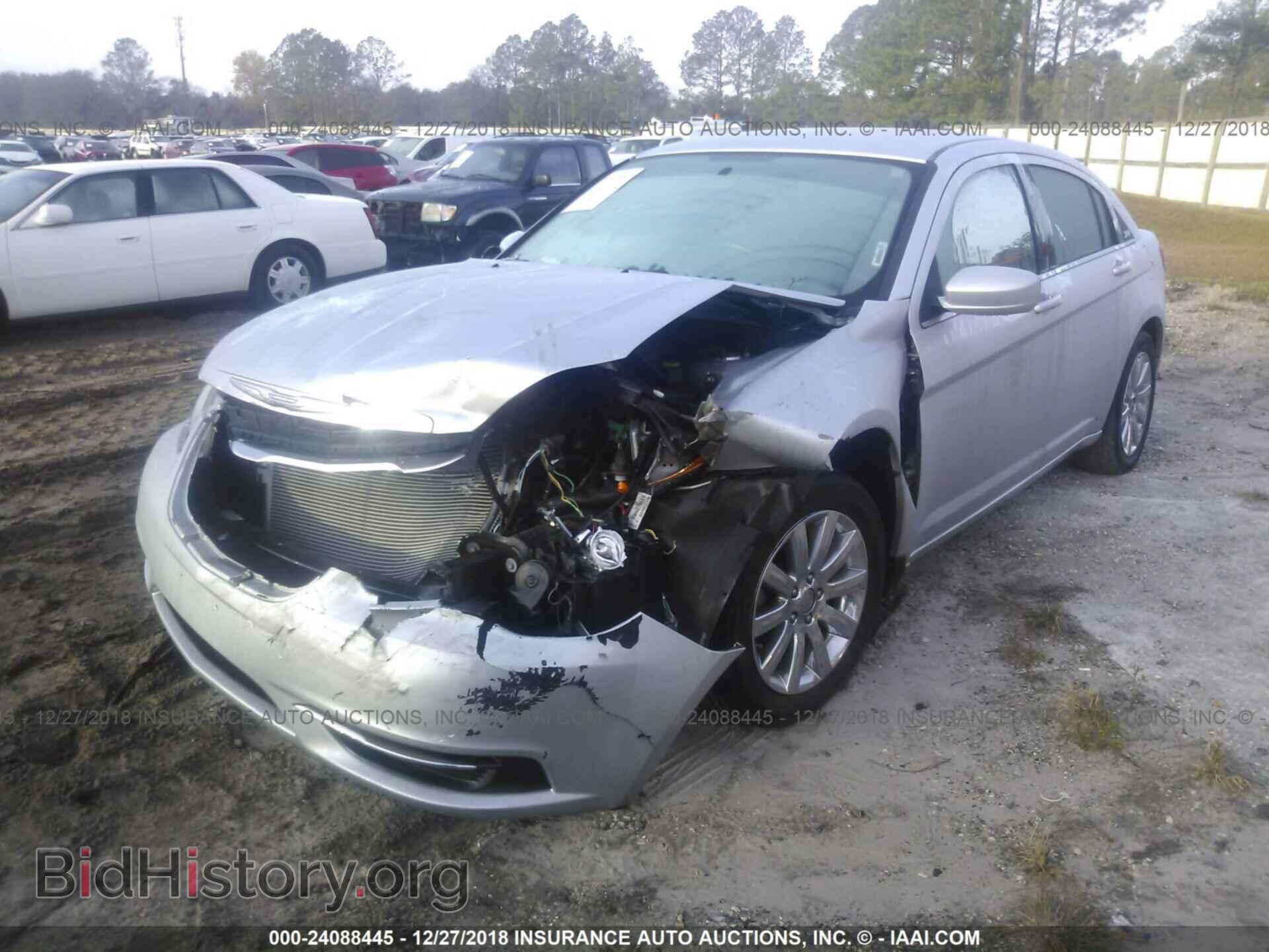 2011 CHRYSLER 200 - VIN: 1C3BC1FG7BN504629 - Фото 2