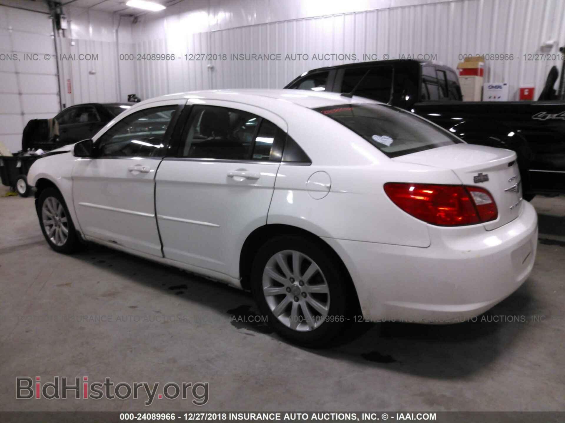 2010 CHRYSLER SEBRING - VIN: 1C3CC5FB0AN147387 - Фото 3