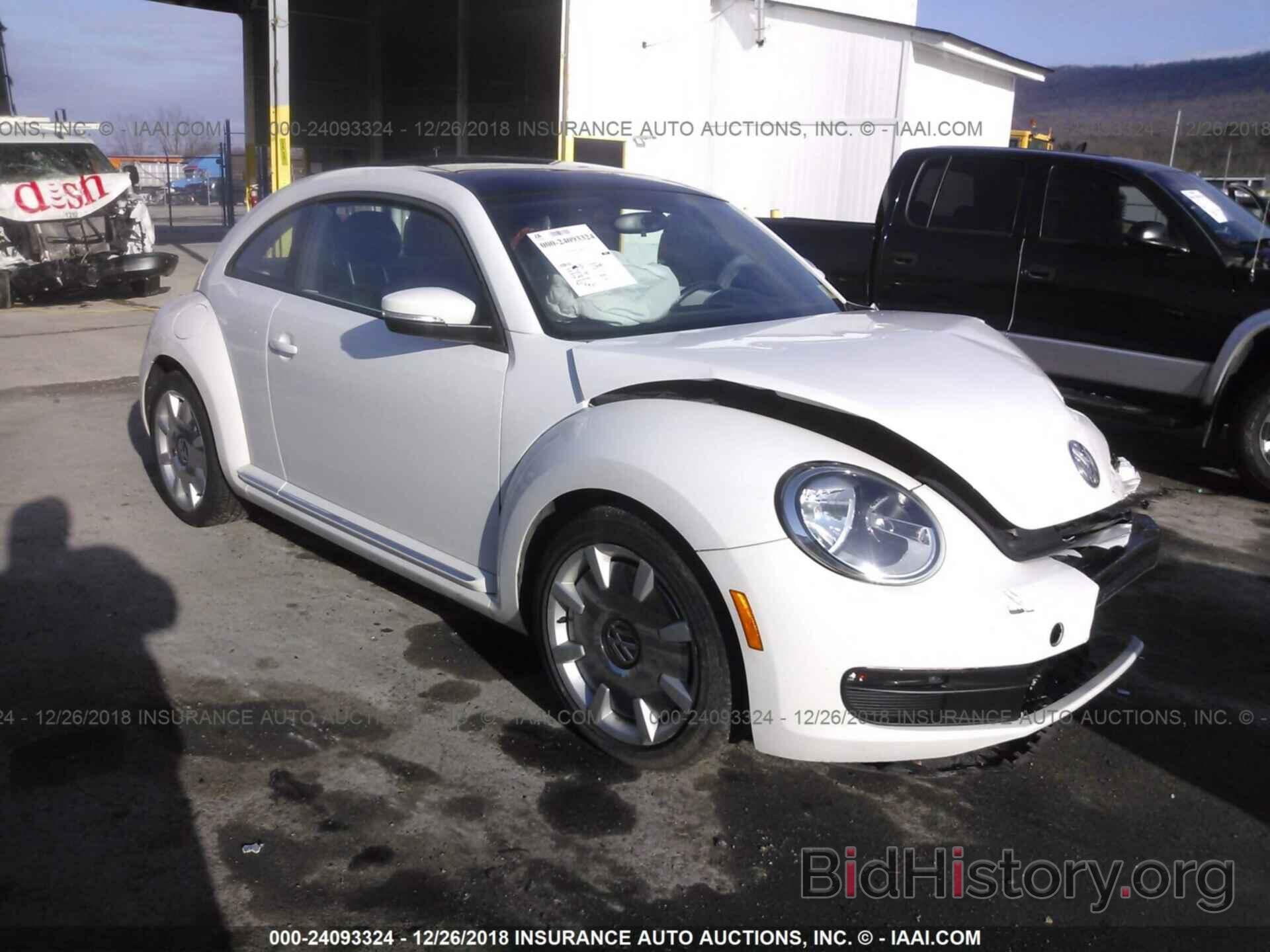 Photo 3VWHP7AT1DM653209 - VOLKSWAGEN BEETLE 2013