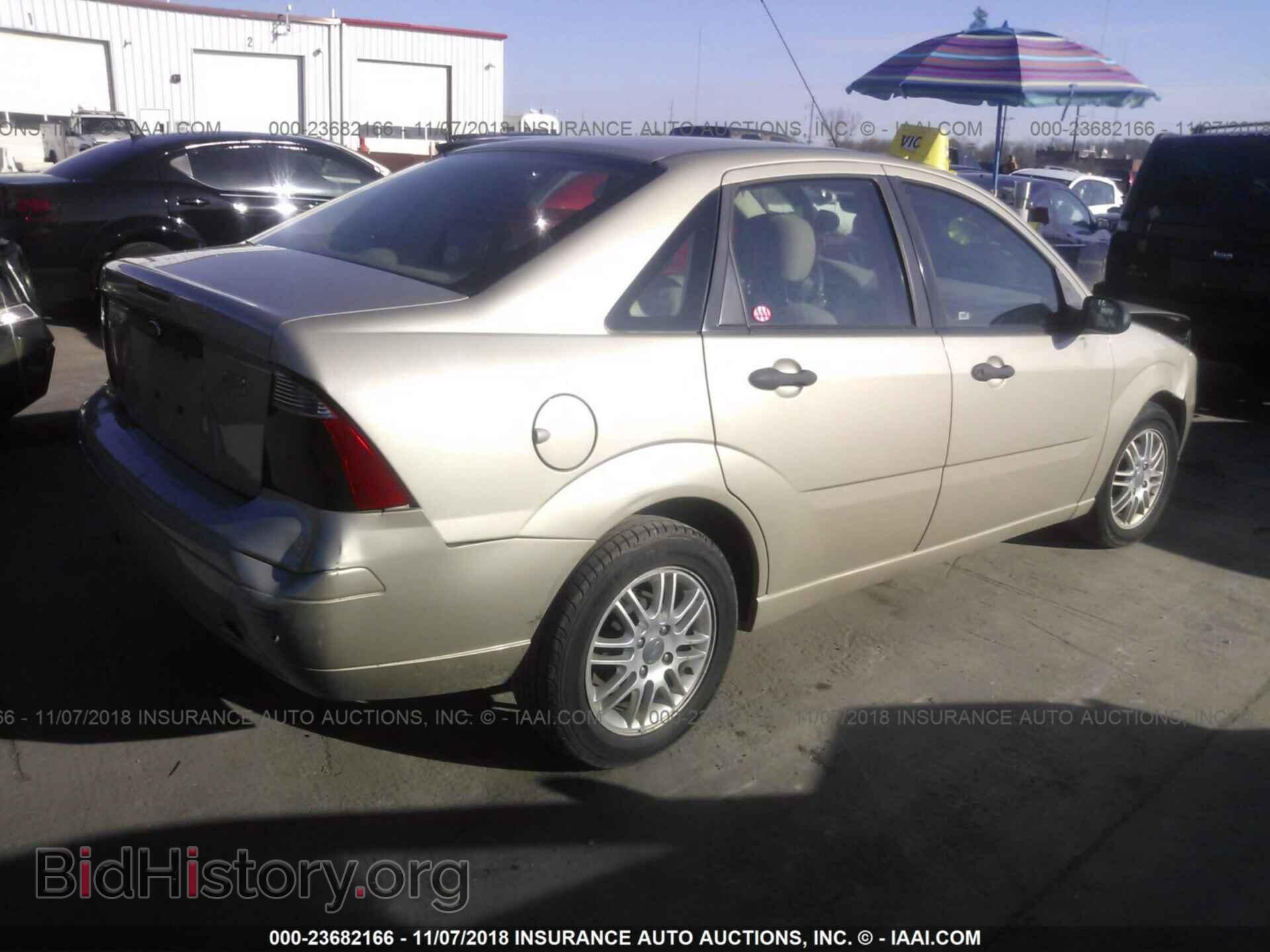 2007 FORD FOCUS - VIN: 1FAFP34N27W348201 - Photo 4
