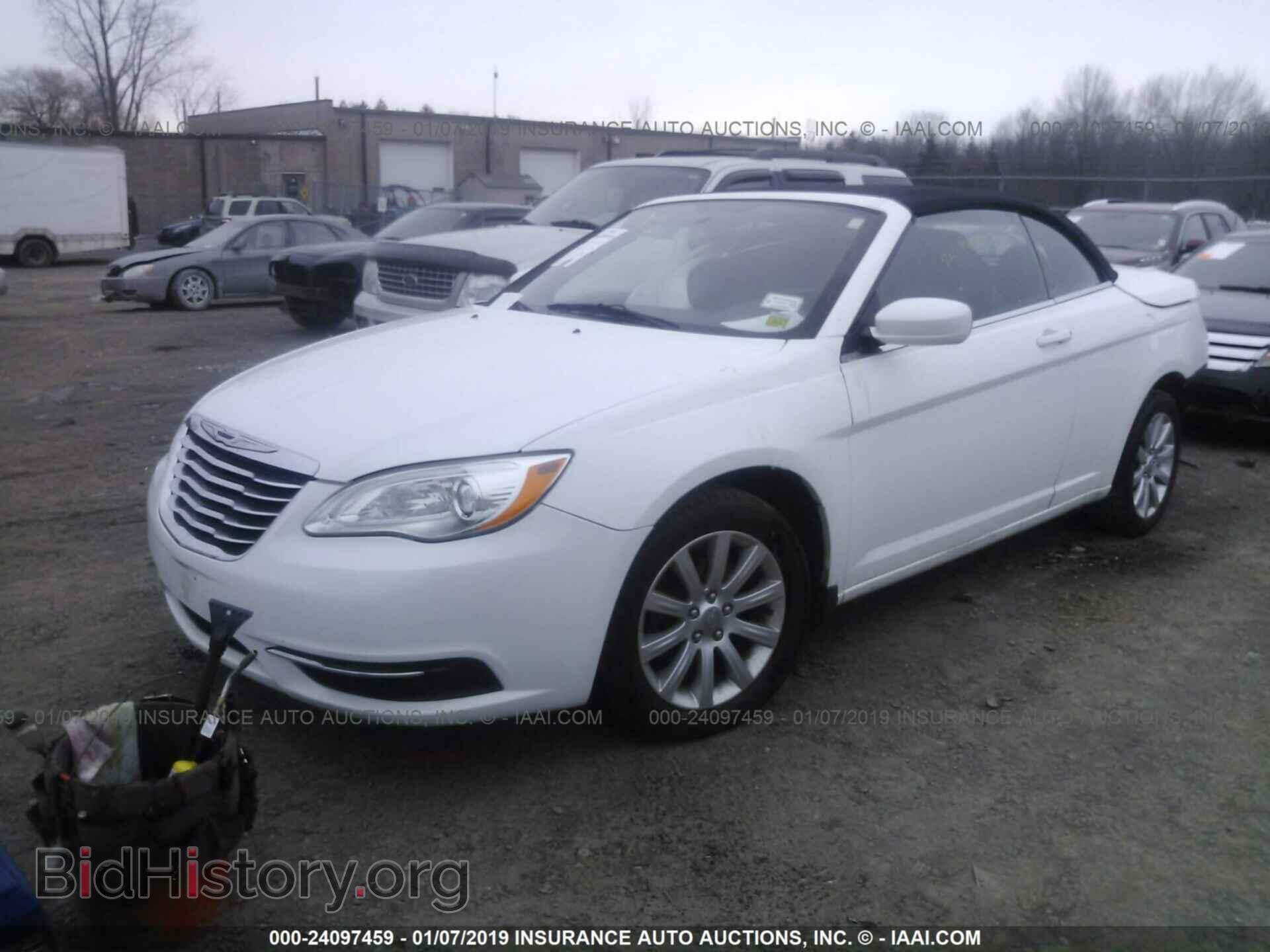 2012 CHRYSLER 200 - VIN: 1C3BCBEB5CN119213 - Фото 2
