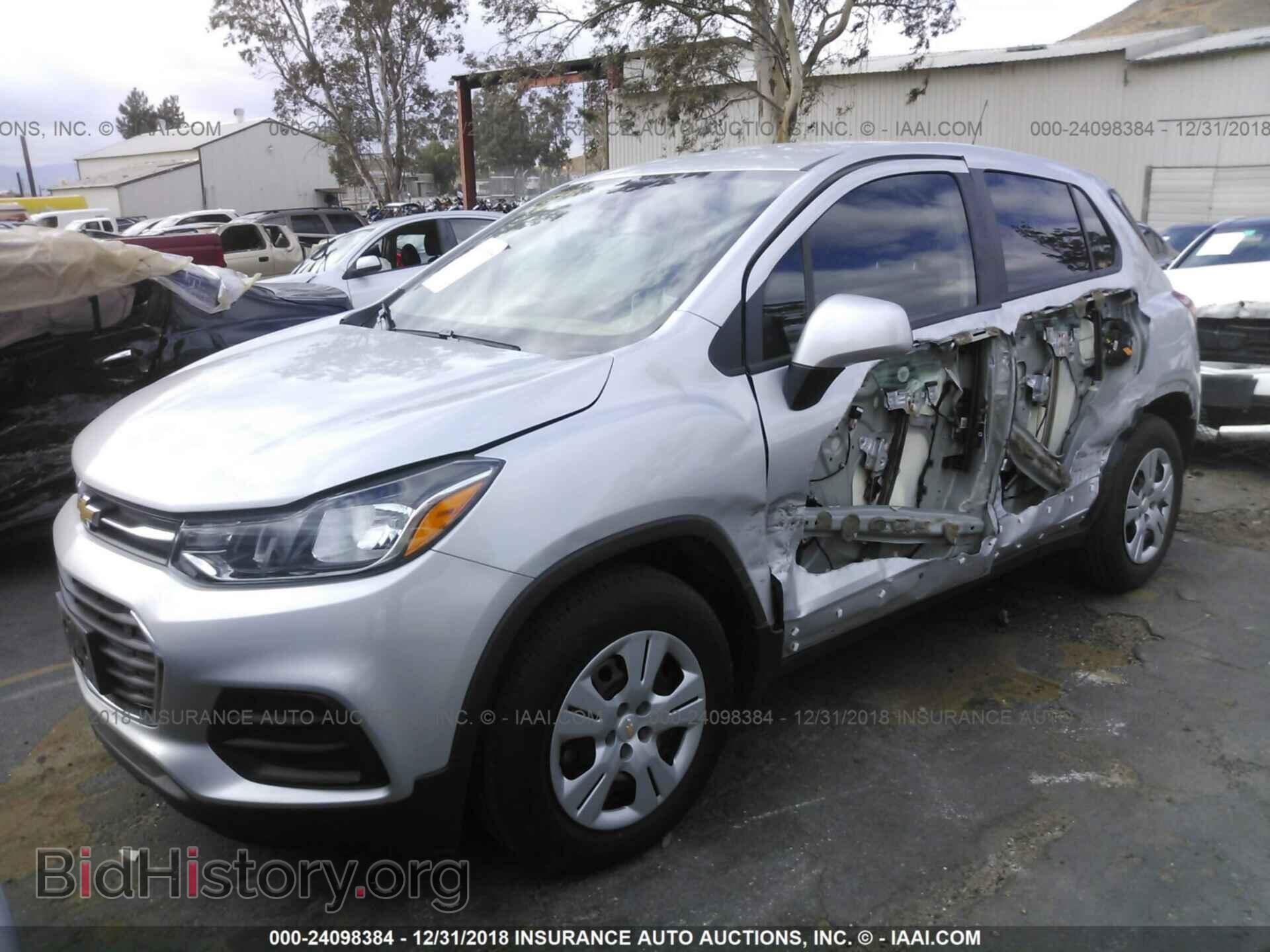 2017 CHEVROLET TRAX - VIN: 3GNCJKSBXHL277961 - Фото 2