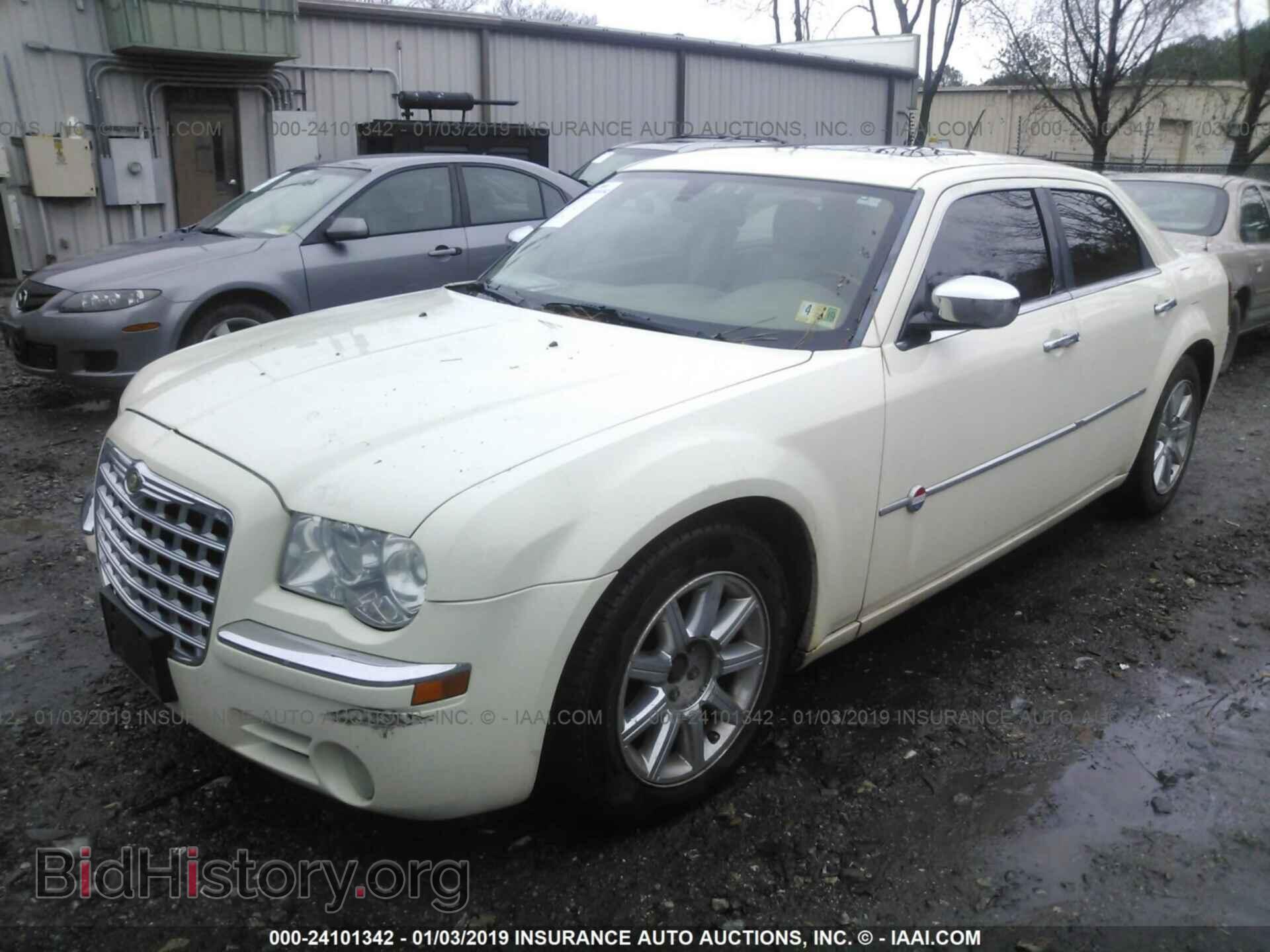 2008 CHRYSLER 300C - VIN: 2C3LA63H48H217514 - Фото 2