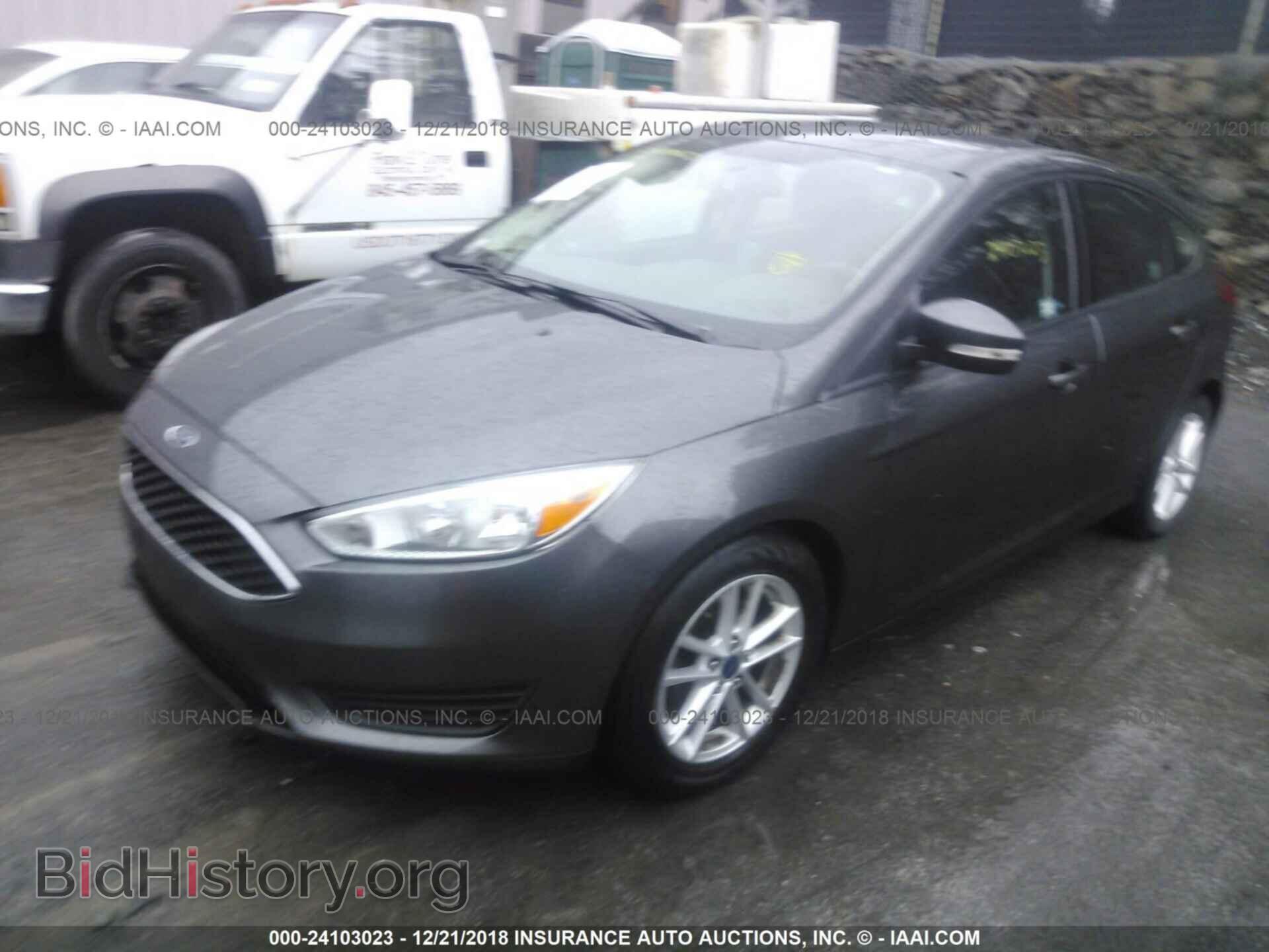 2016 Ford Focus - VIN: 1FADP3K25GL352390 - Photo 2