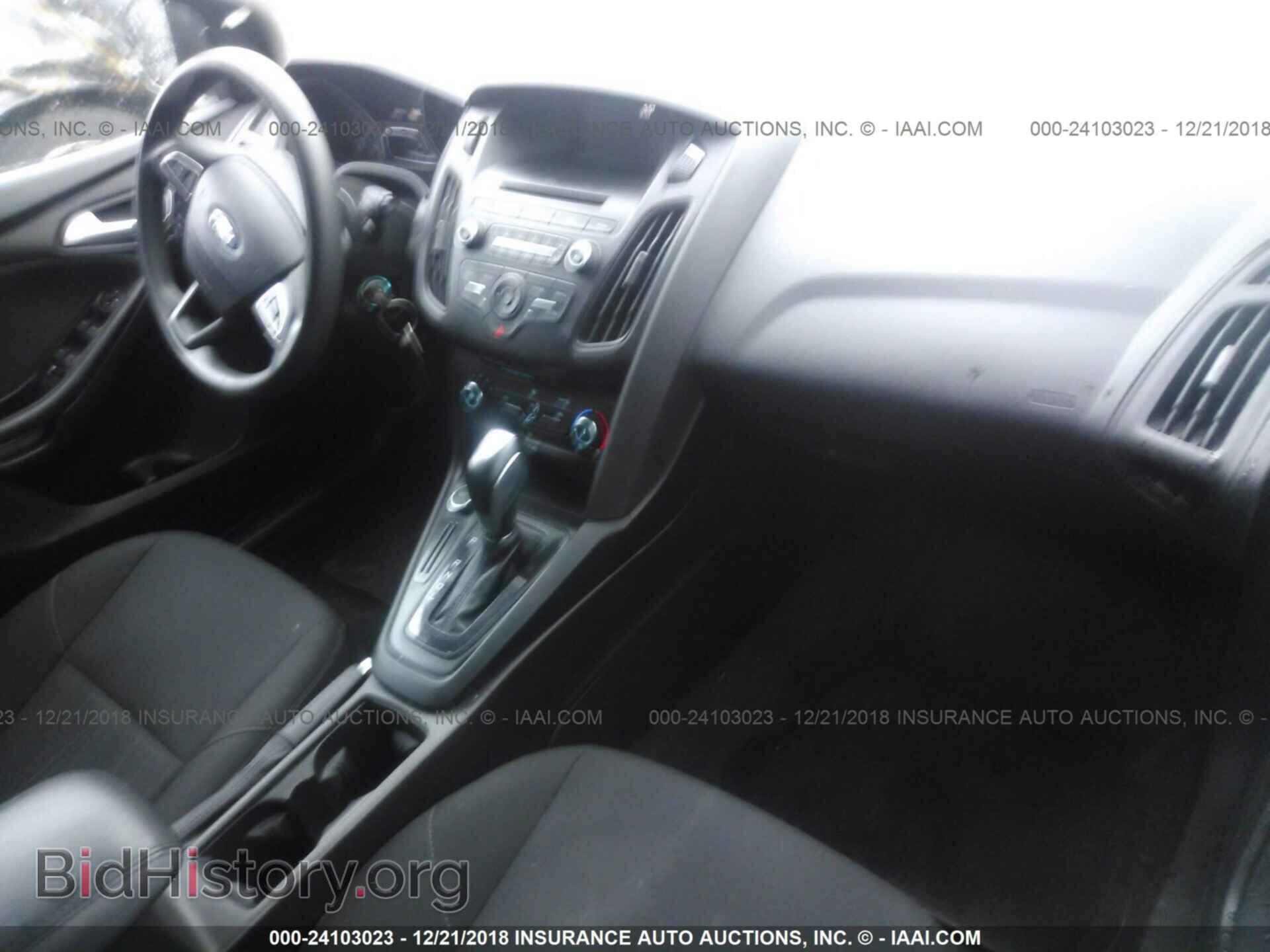 2016 Ford Focus - VIN: 1FADP3K25GL352390 - Photo 5