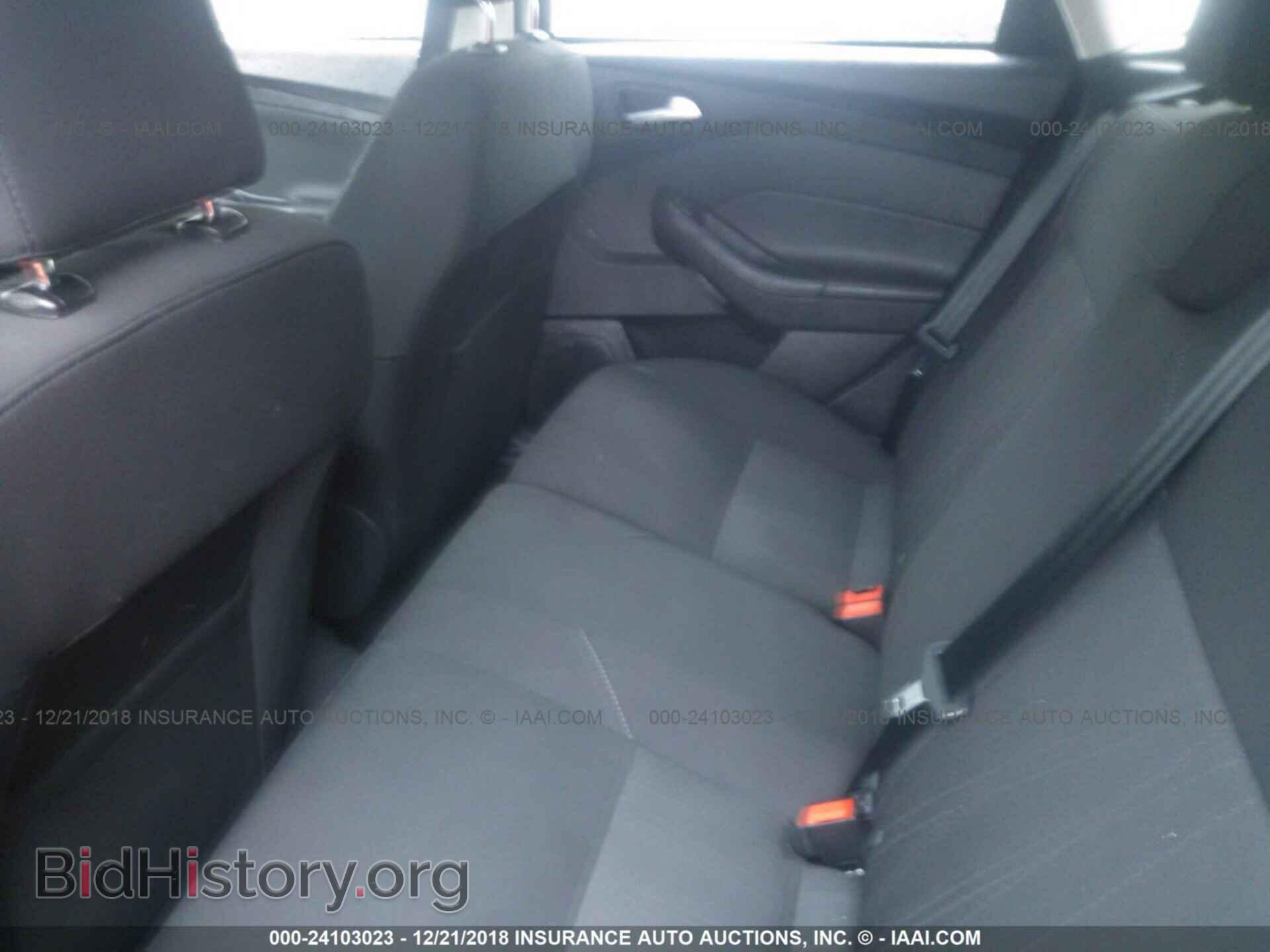 2016 Ford Focus - VIN: 1FADP3K25GL352390 - Photo 8