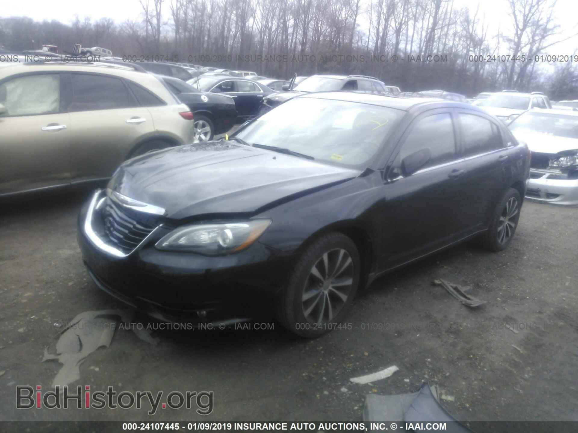 2013 CHRYSLER 200 - VIN: 1C3CCBBG7DN718104 - Фото 2