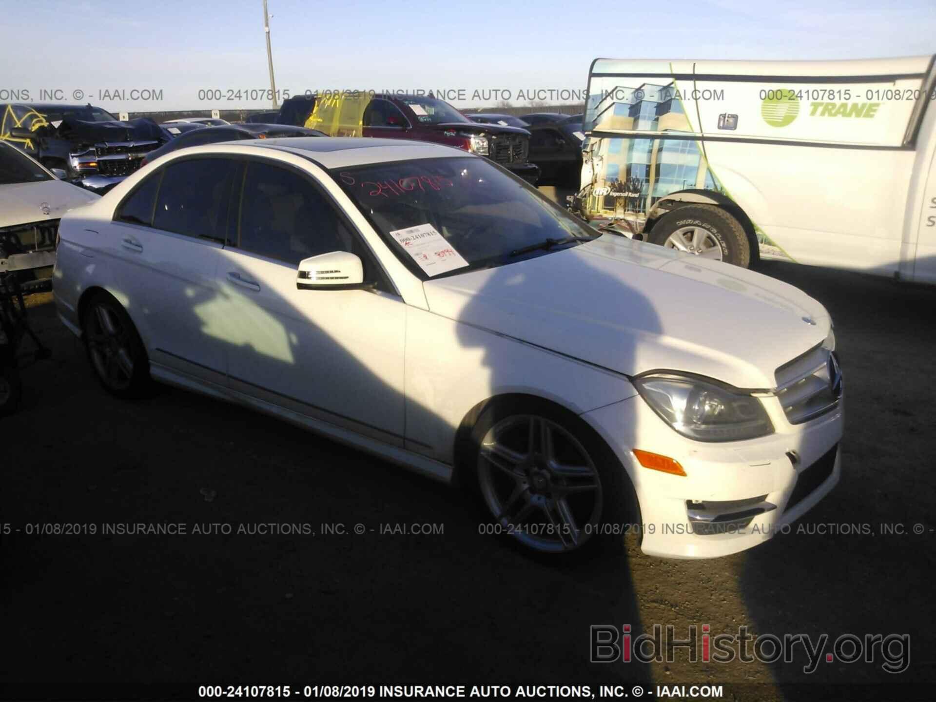 Photo WDDGF4HB1DR269643 - MERCEDES-BENZ C 2013