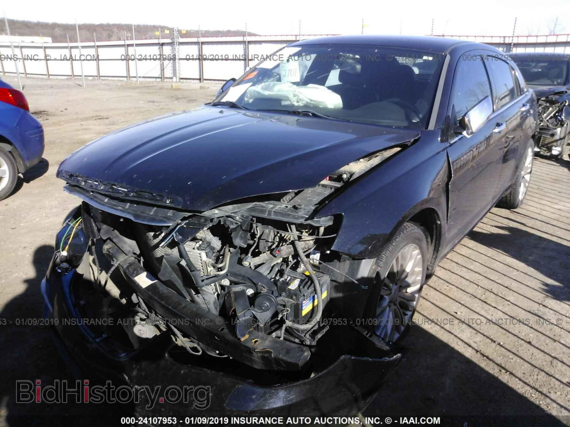 2011 CHRYSLER 200 - VIN: 1C3BC2FG2BN517763 - Photo 2