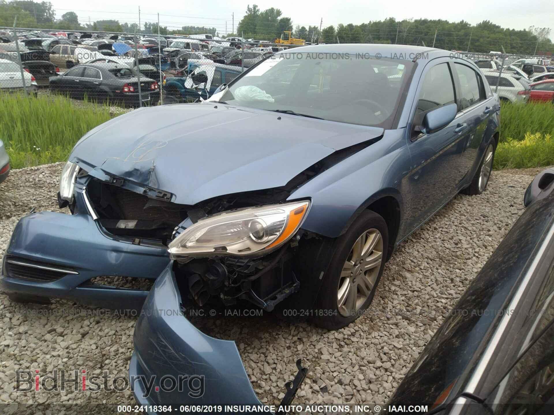 2011 CHRYSLER 200 - VIN: 1C3BC1FB8BN579599 - Photo 2