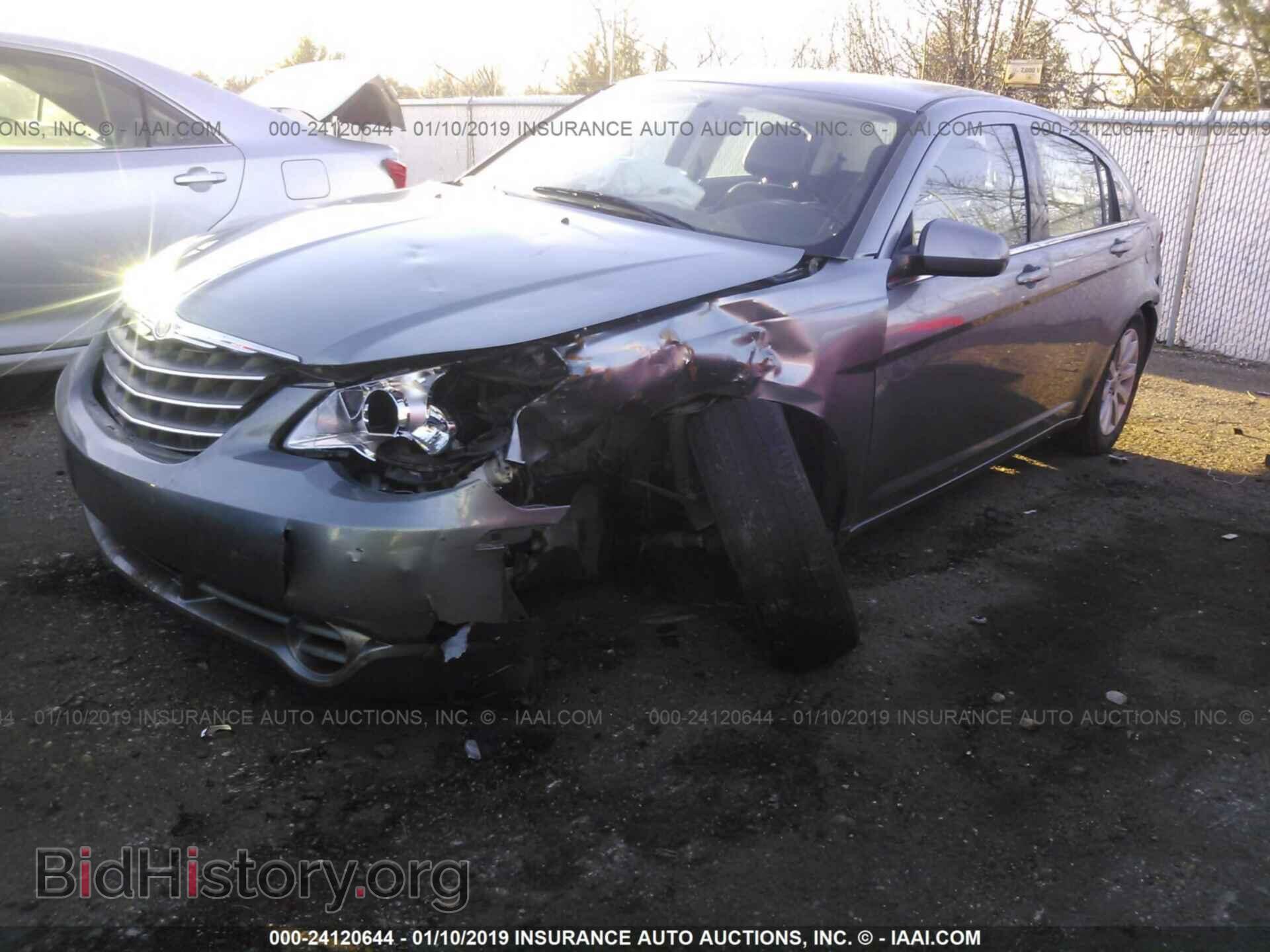 2010 CHRYSLER SEBRING - VIN: 1C3CC5FB0AN219852 - Photo 2