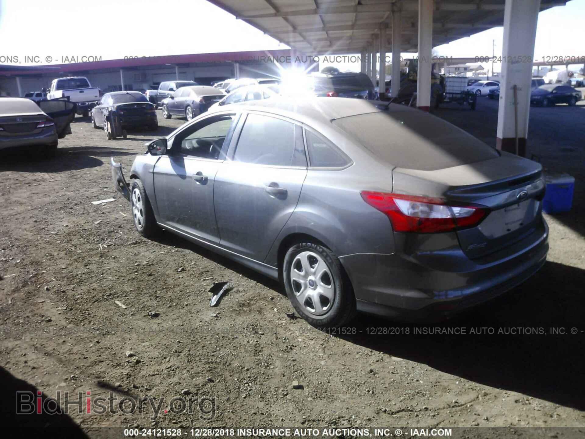 2012 Ford Focus - VIN: 1FAHP3E24CL183647 - Photo 3
