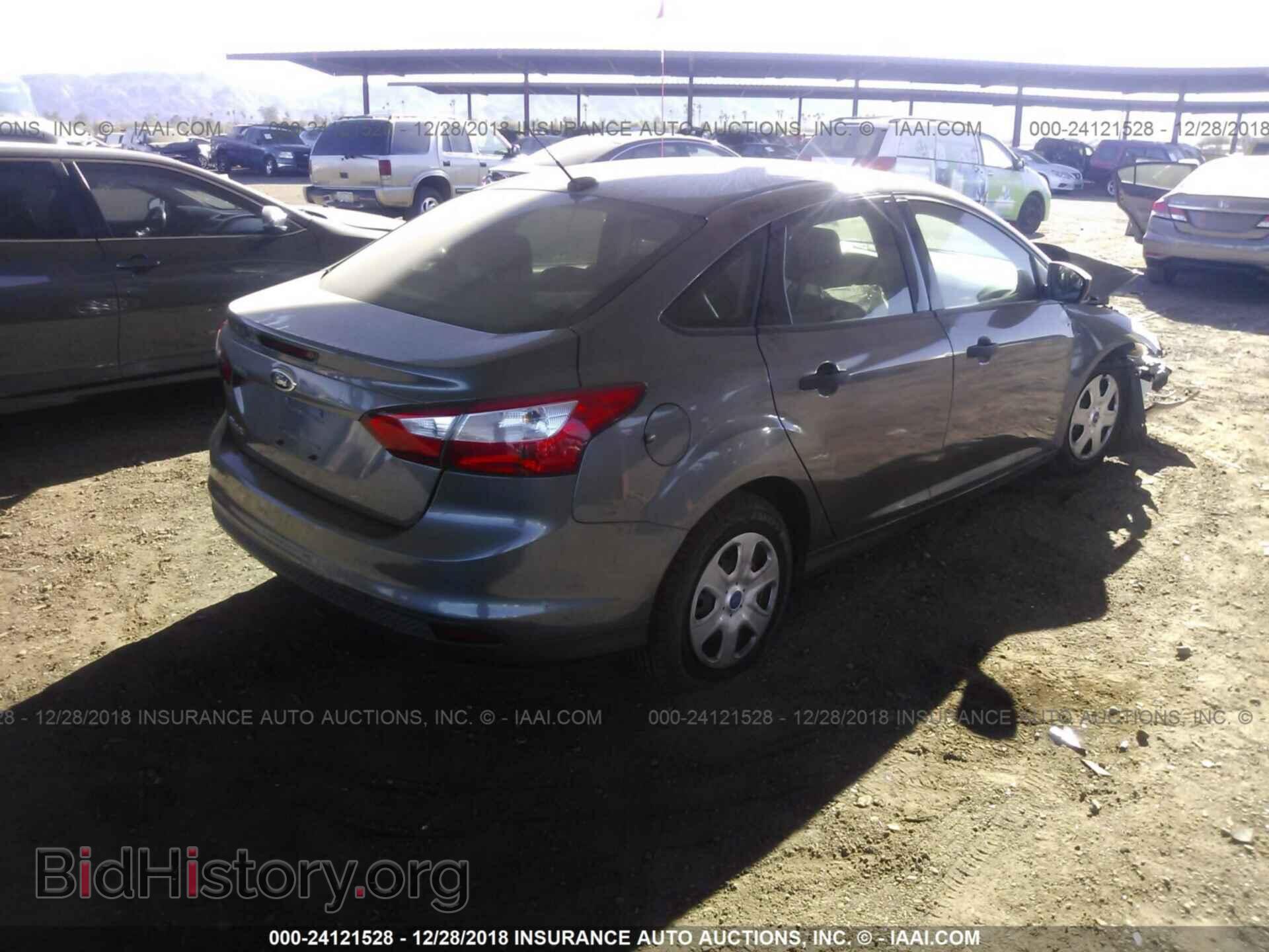 2012 Ford Focus - VIN: 1FAHP3E24CL183647 - Photo 4