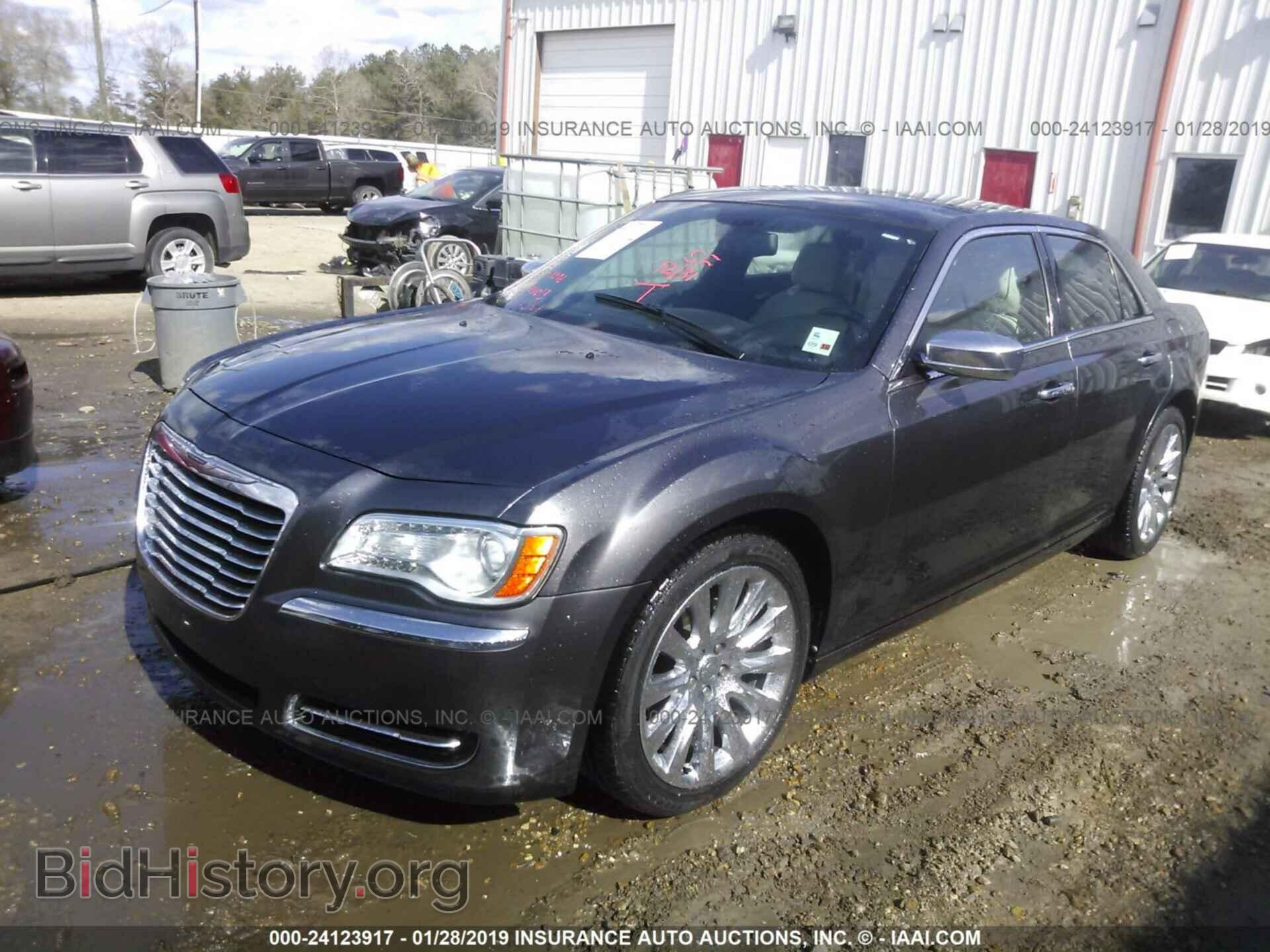 2014 CHRYSLER 300 - VIN: 2C3CCAAG8EH343264 - Фото 2