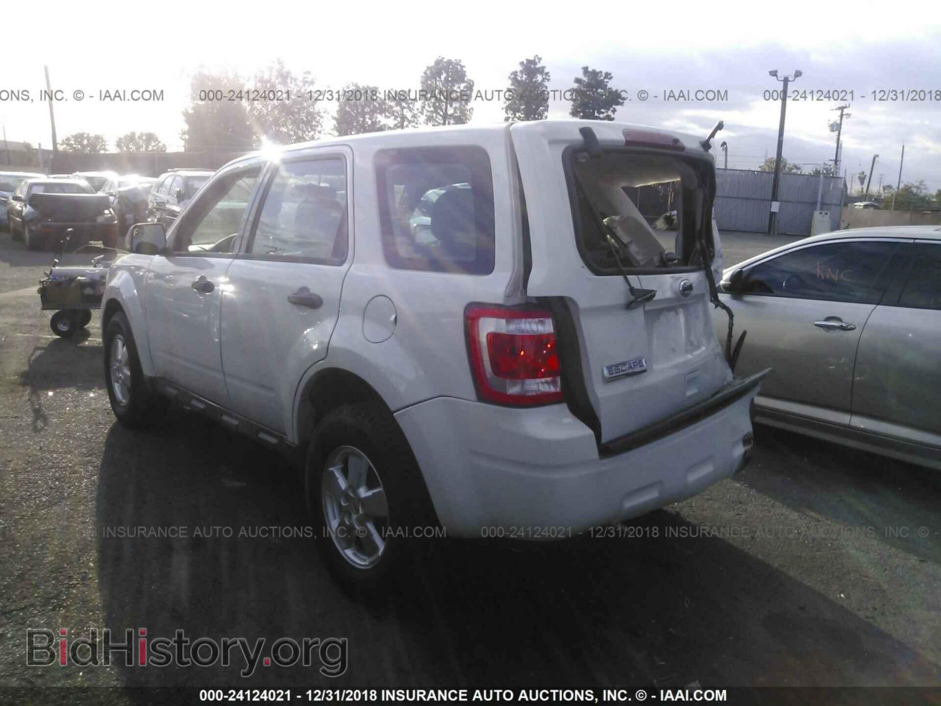 2011 FORD ESCAPE - VIN: 1FMCU0C74BKB84307 - Фото 3