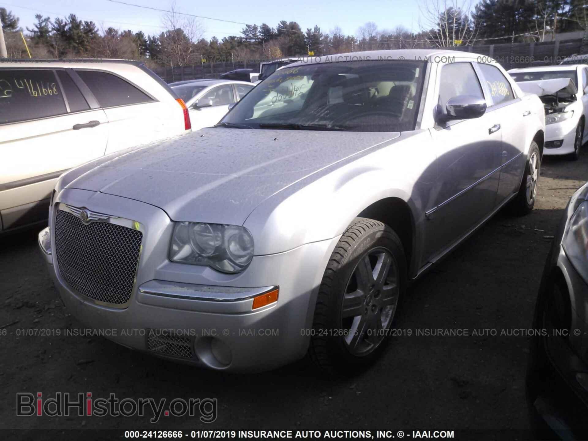 2006 CHRYSLER 300C - VIN: 2C3KK63H86H111802 - Фото 2