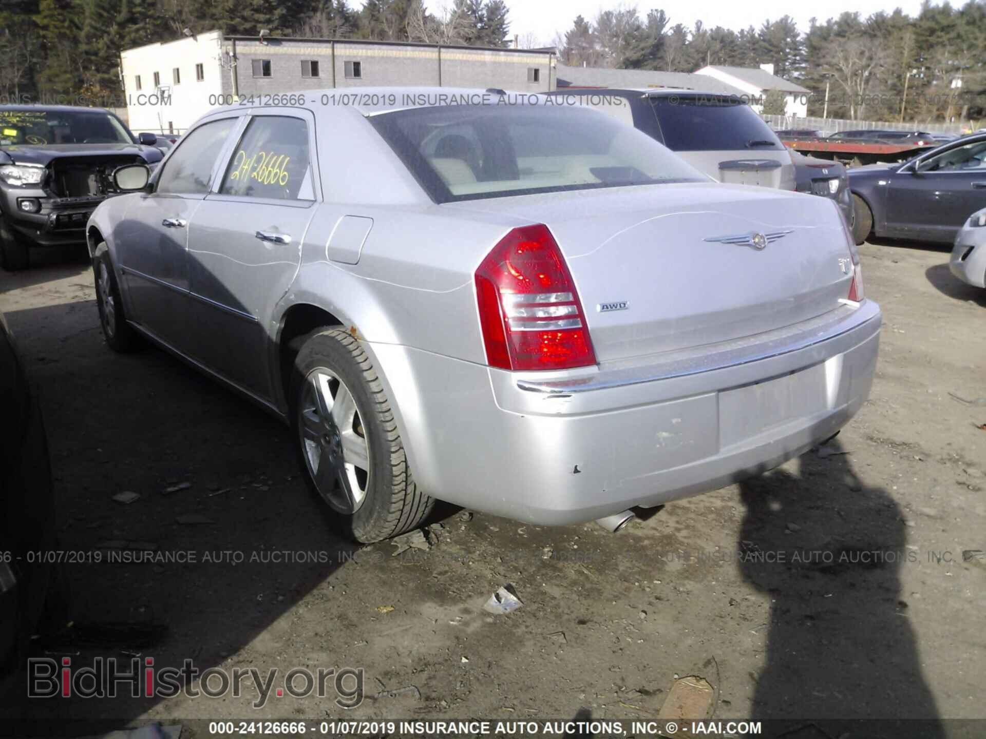 2006 CHRYSLER 300C - VIN: 2C3KK63H86H111802 - Фото 3