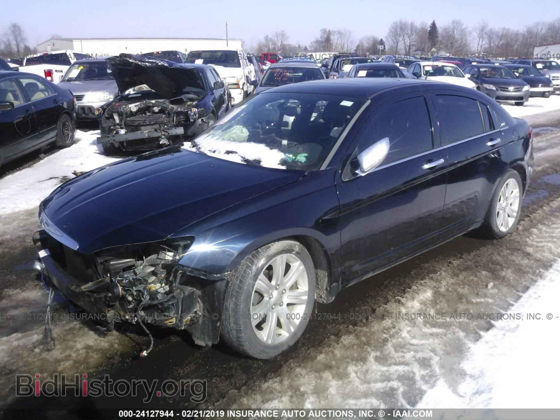 2011 CHRYSLER 200 - VIN: 1C3BC2FB5BN527689 - Photo 2