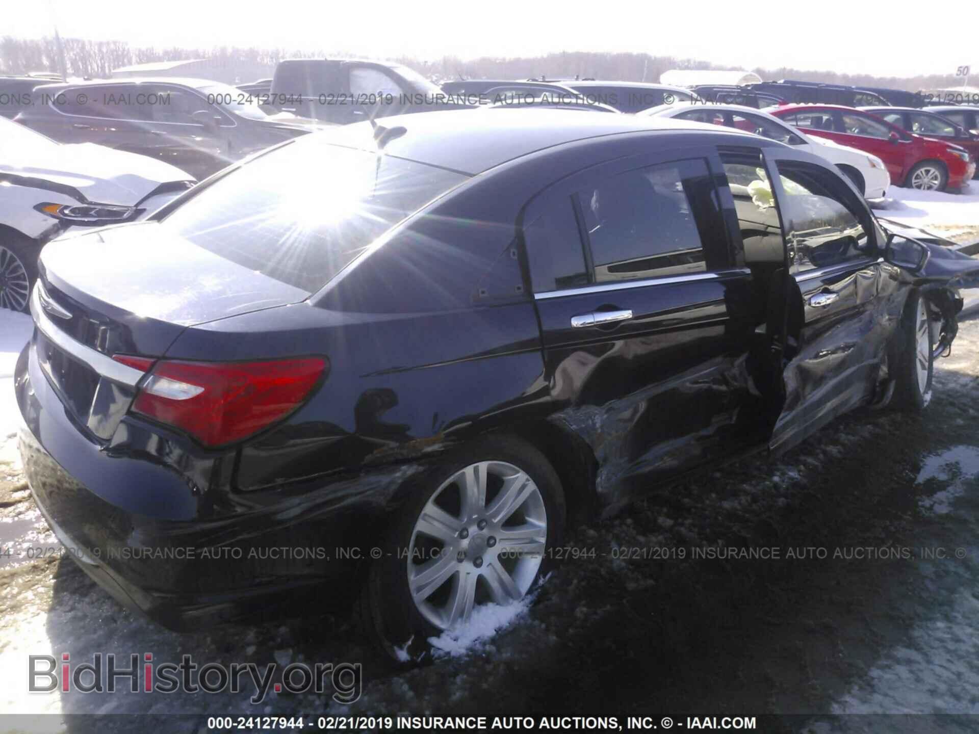 2011 CHRYSLER 200 - VIN: 1C3BC2FB5BN527689 - Photo 4
