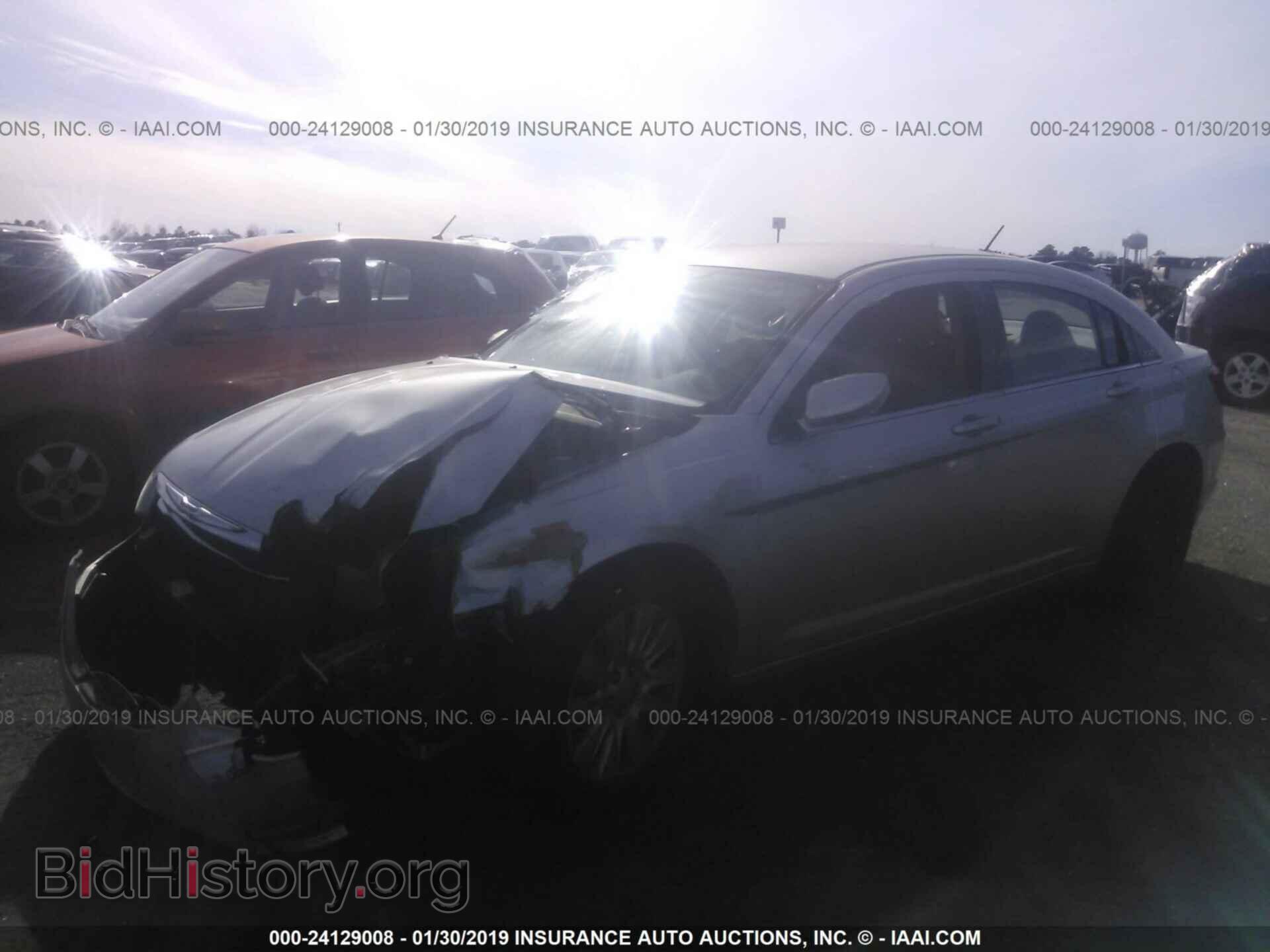 2012 CHRYSLER 200 - VIN: 1C3CCBAB1CN295587 - Фото 2