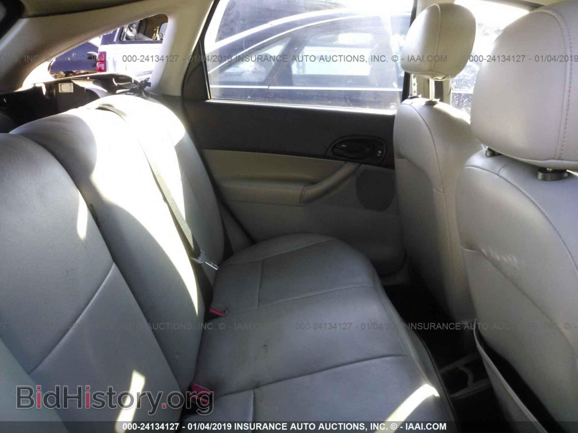 2005 FORD FOCUS - VIN: 3FAFP37N25R135597 - Фото 8