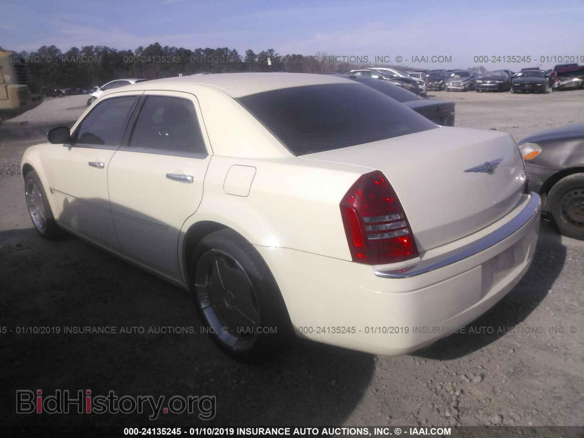 2006 CHRYSLER 300C - VIN: 2C3KA63H36H155984 - Фото 3