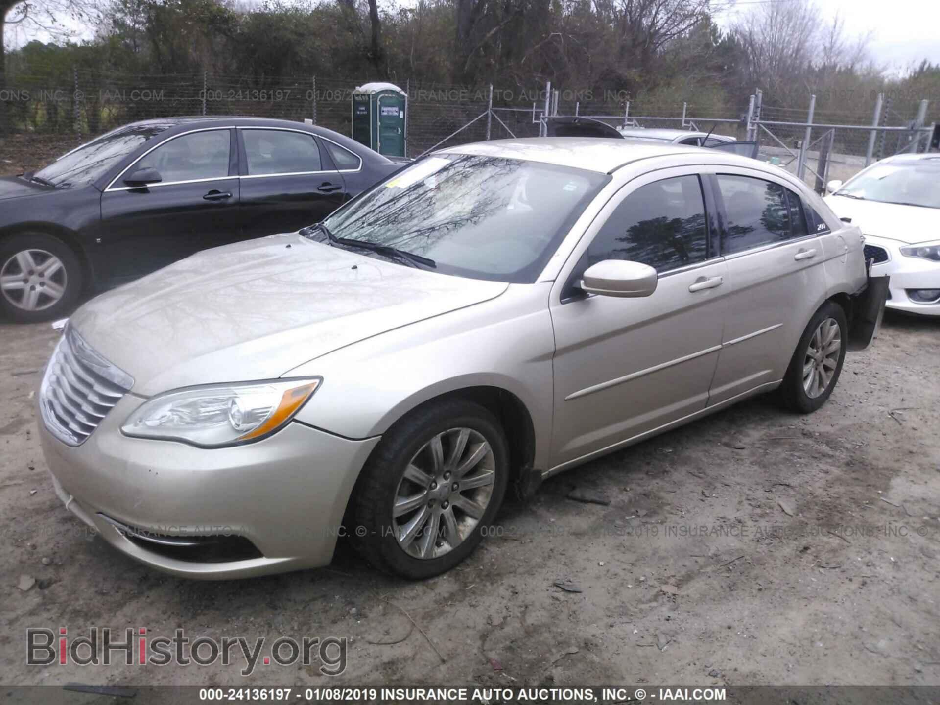 2013 CHRYSLER 200 - VIN: 1C3CCBBB7DN732749 - Фото 2
