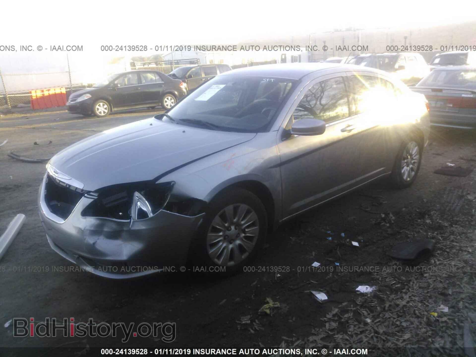 2013 CHRYSLER 200 - VIN: 1C3CCBAB3DN648364 - Фото 2