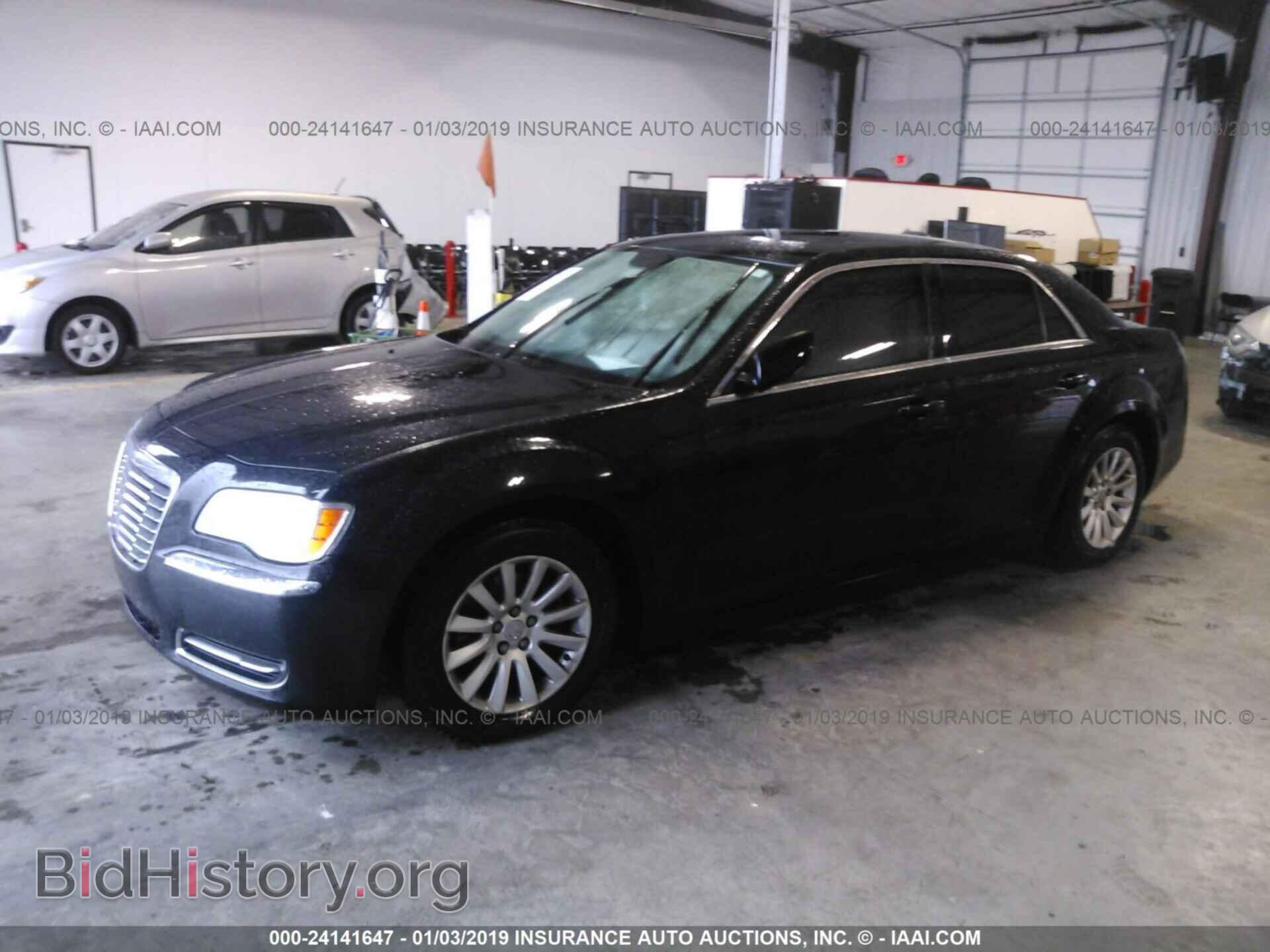 2014 CHRYSLER 300 - VIN: 2C3CCAAG5EH276283 - Фото 2
