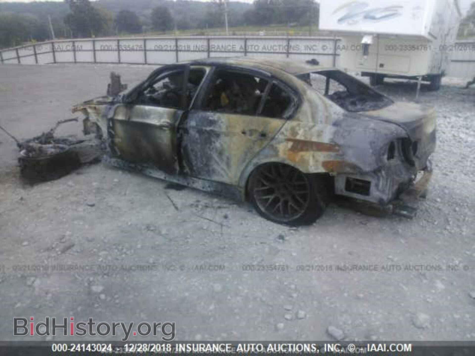 2011 BMW M3 - VIN: WBSPM9C52BE203775 - Фото 3