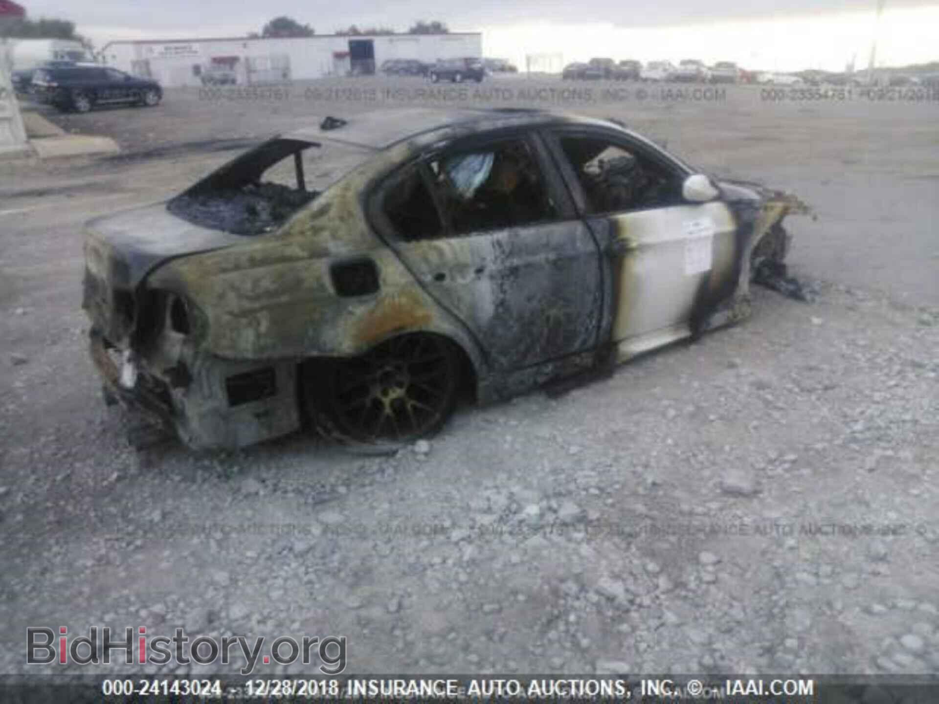 2011 BMW M3 - VIN: WBSPM9C52BE203775 - Фото 4