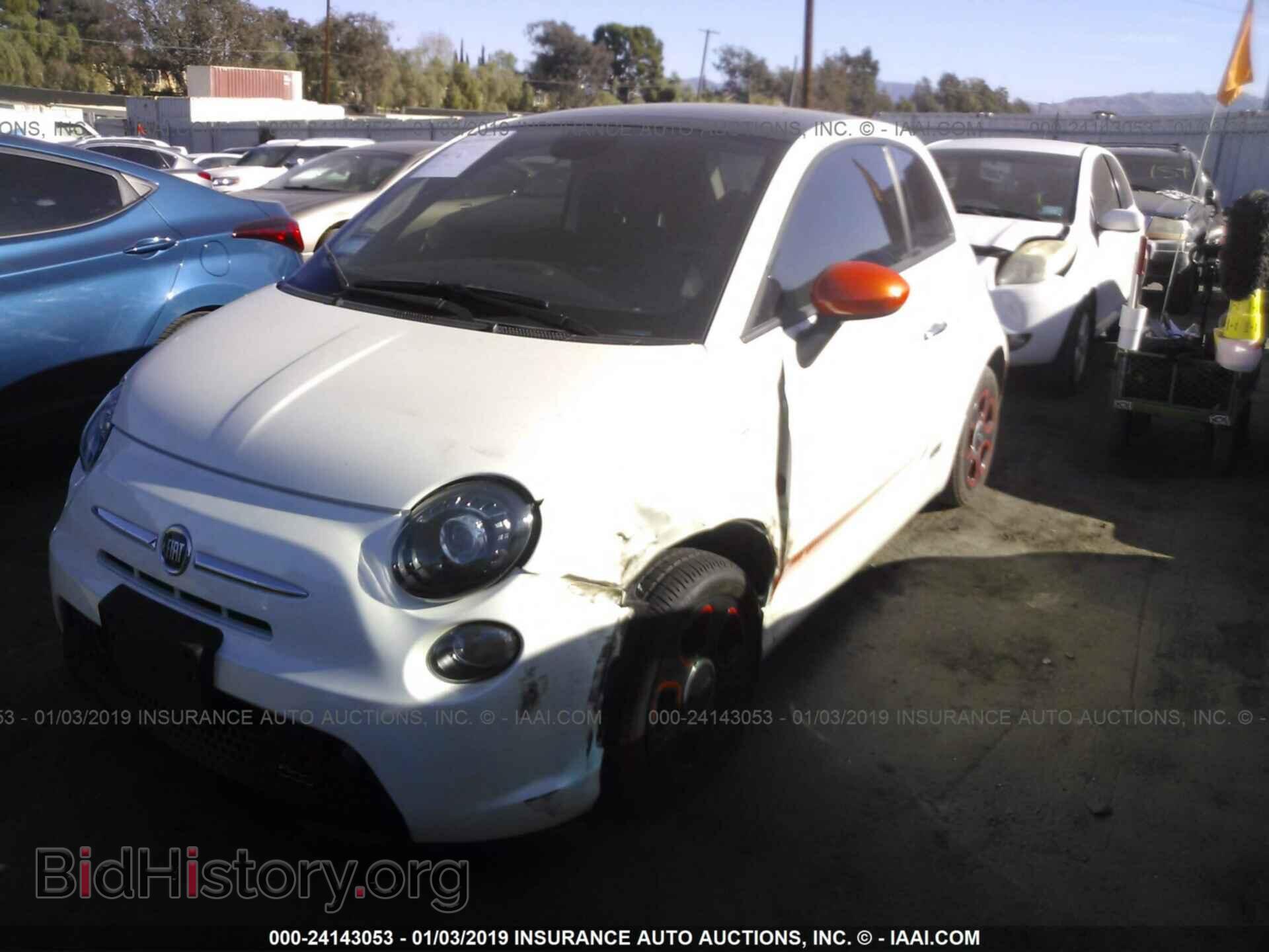 2015 FIAT 500 - VIN: 3C3CFFGE6FT749885 - Фото 2