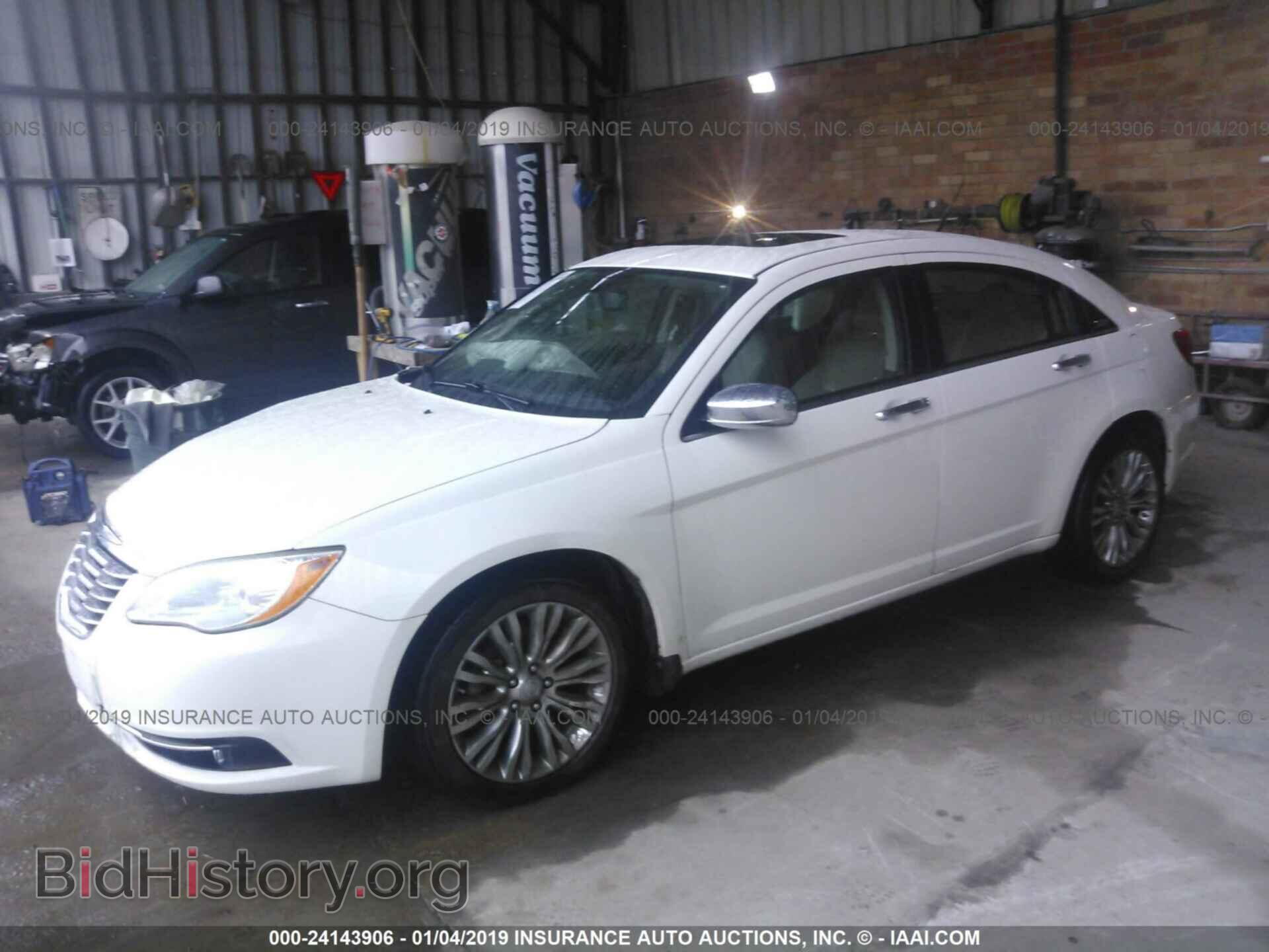 2011 CHRYSLER 200 - VIN: 1C3BC2FG8BN503270 - Photo 2