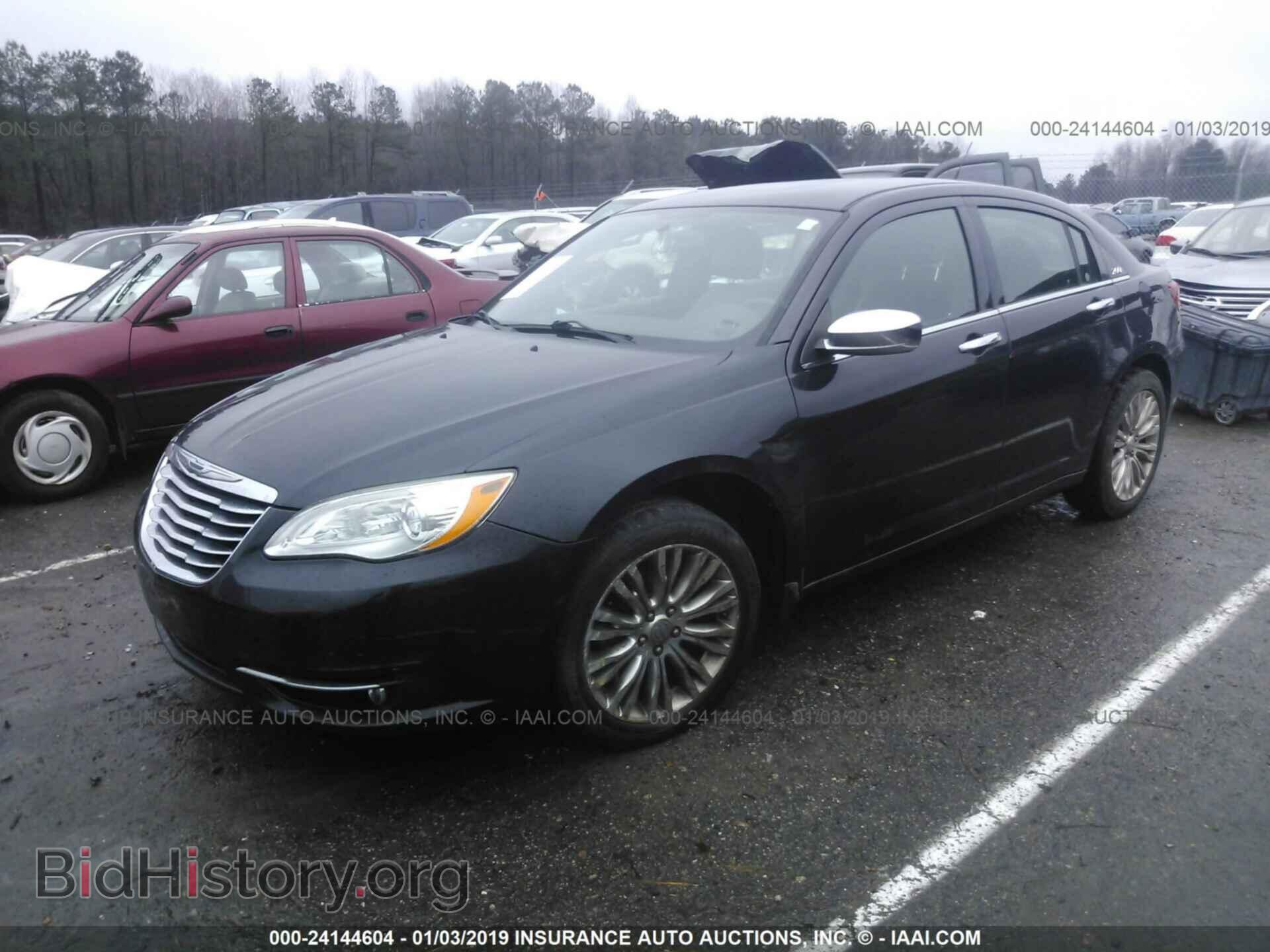 2011 CHRYSLER 200 - VIN: 1C3BC2FG0BN517664 - Фото 2