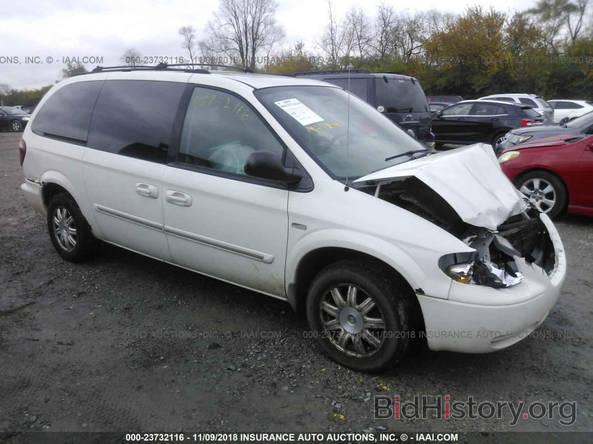 Photo 2C4GP54L35R373364 - CHRYSLER TOWN and COUNTRY 2005
