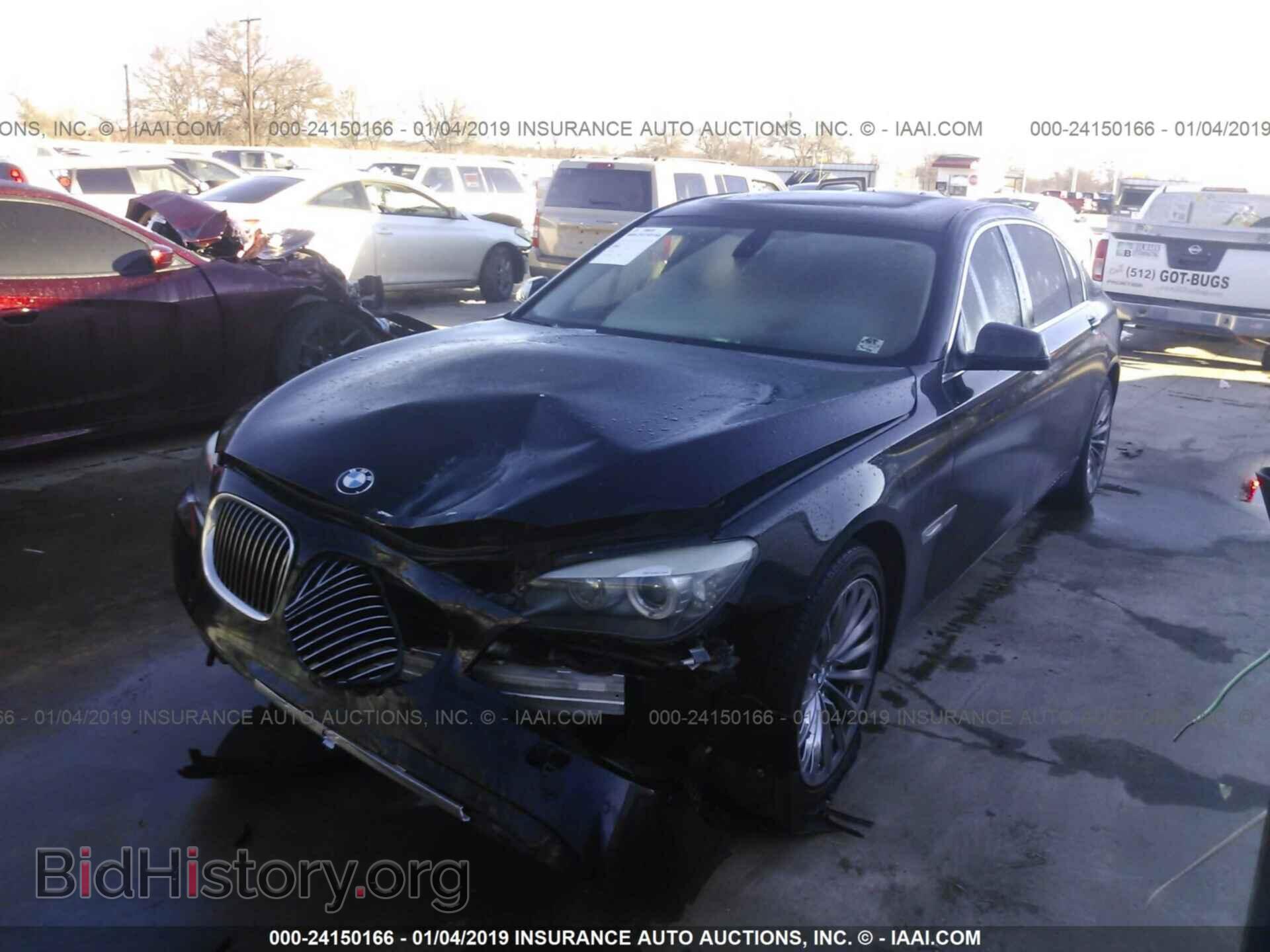 2011 BMW 750 - VIN: WBAKB8C50BC852002 - Фото 2