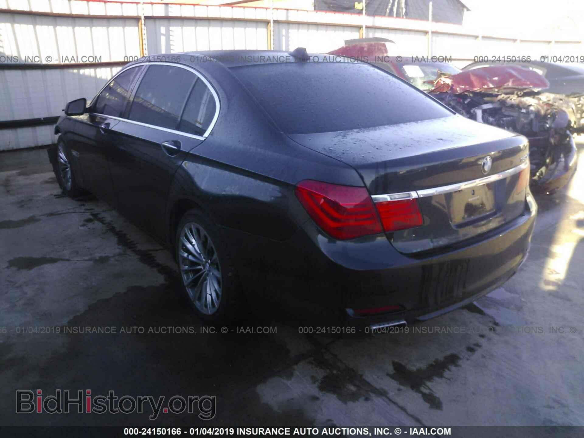 2011 BMW 750 - VIN: WBAKB8C50BC852002 - Фото 3