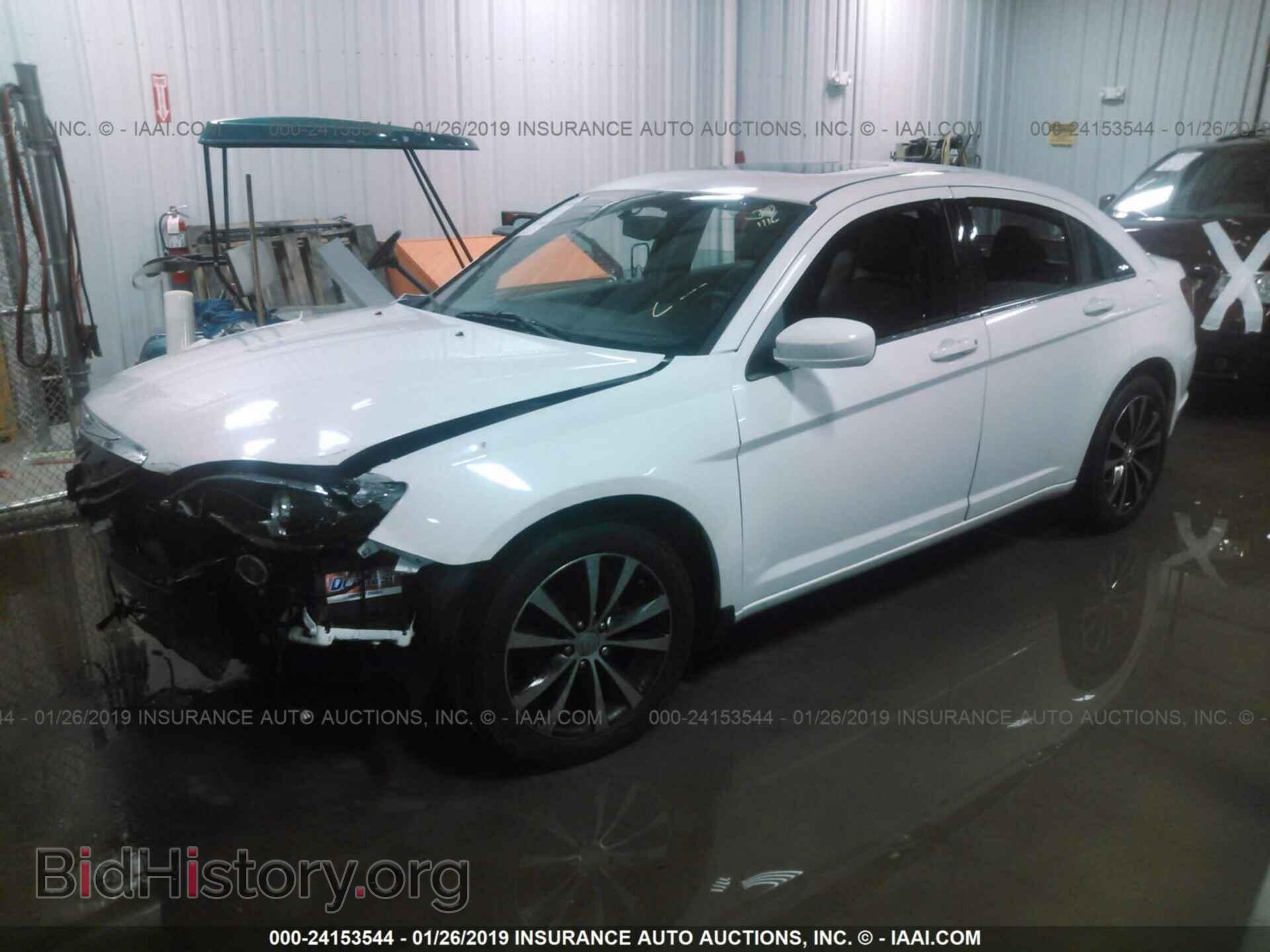 2013 CHRYSLER 200 - VIN: 1C3CCBCG1DN738444 - Photo 2