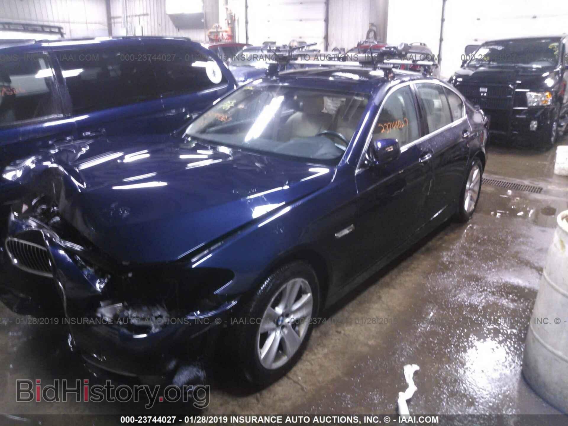2011 BMW 528 - VIN: WBAFR1C57BC672651 - Фото 2